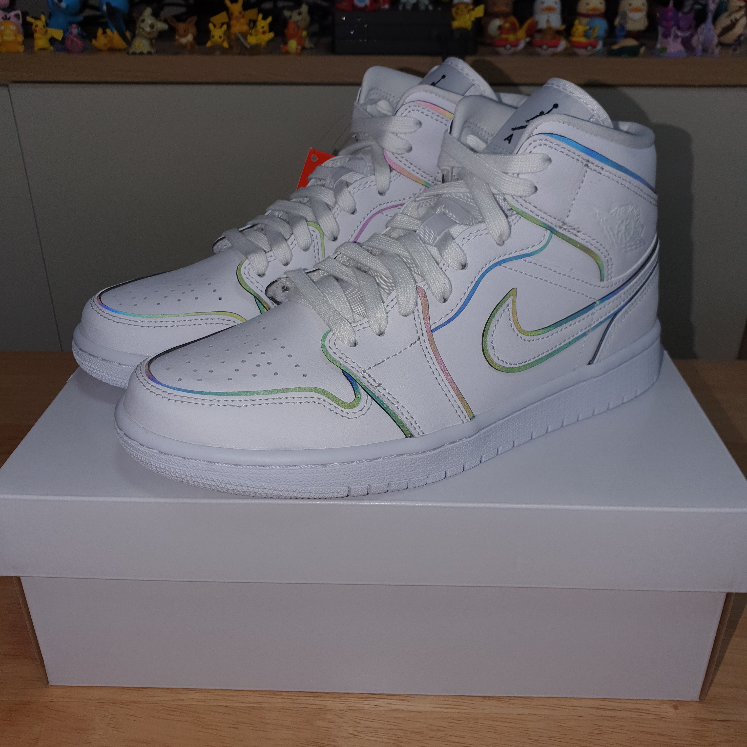 (W) Jordan 1 Mid SE Iridescent Trim 착용 스타일 - 2