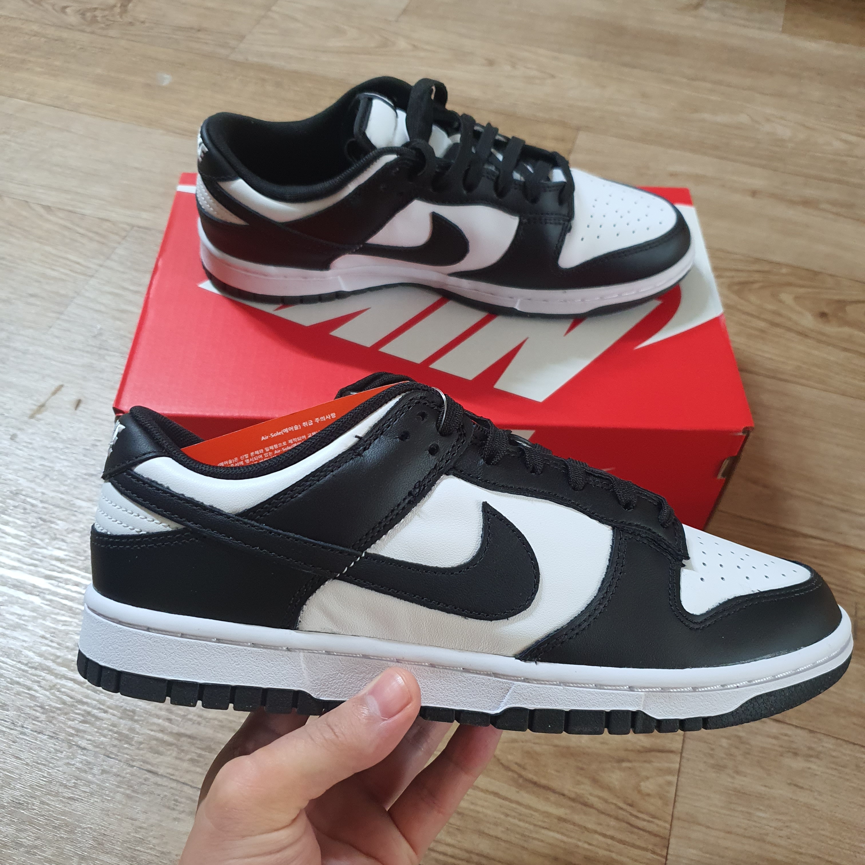 Nike Dunk Low Retro Black 착용 스타일 - 2
