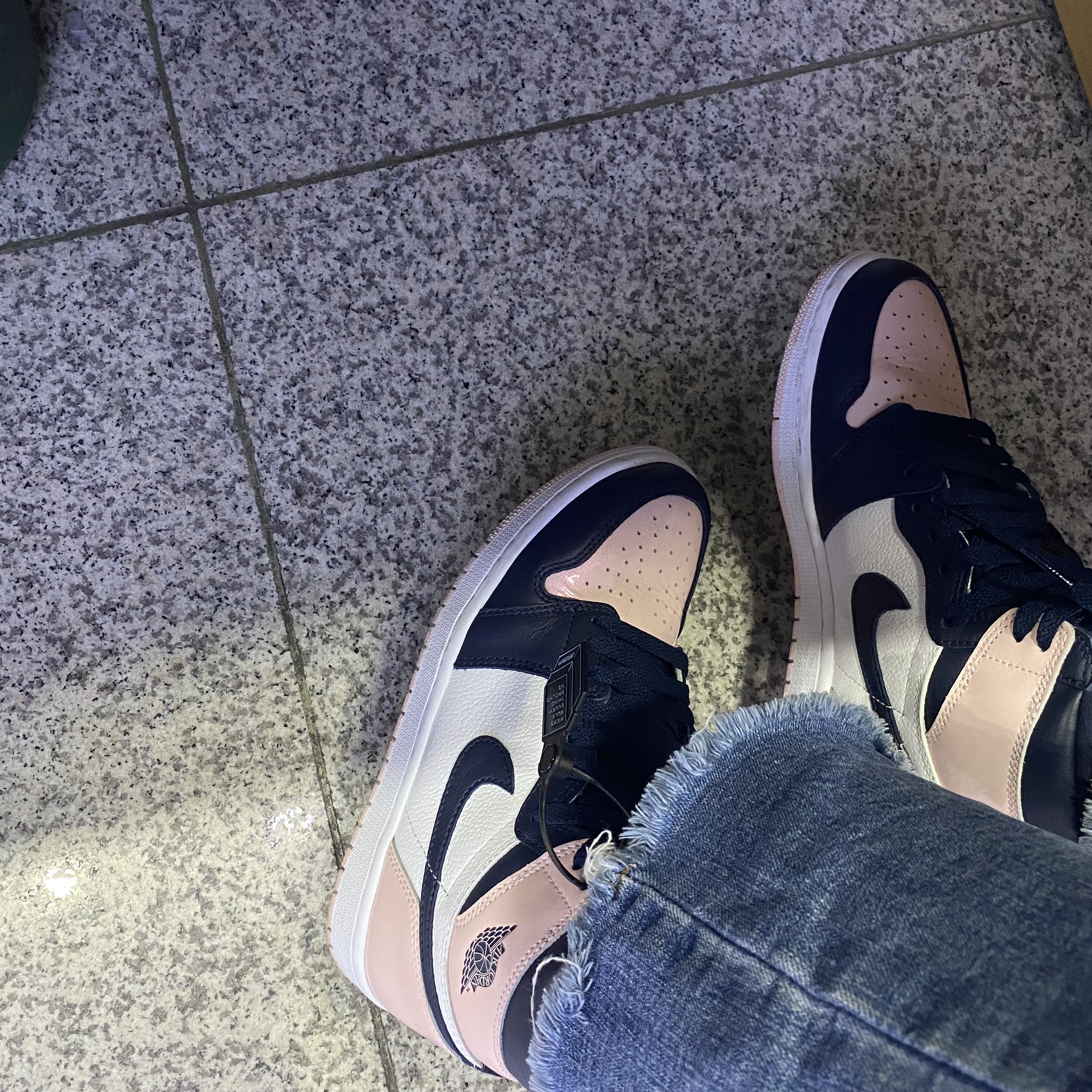 (W) Jordan 1 Retro High OG Atmosphere 착용 스타일 - 1