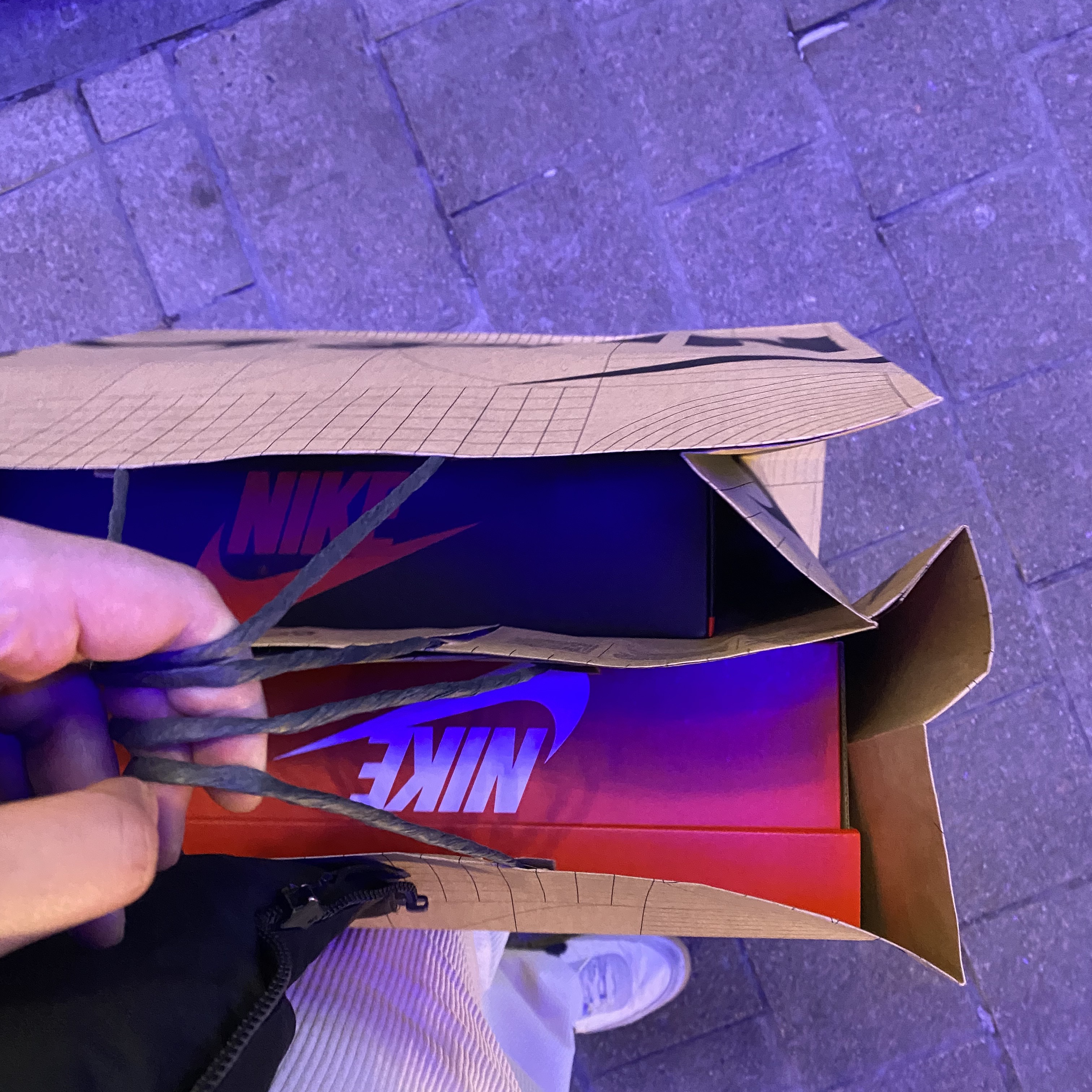 Jordan 1 Retro High OG Dark Marina Blue, Nike Dunk Low Retro PRM Halloween 착용 스타일