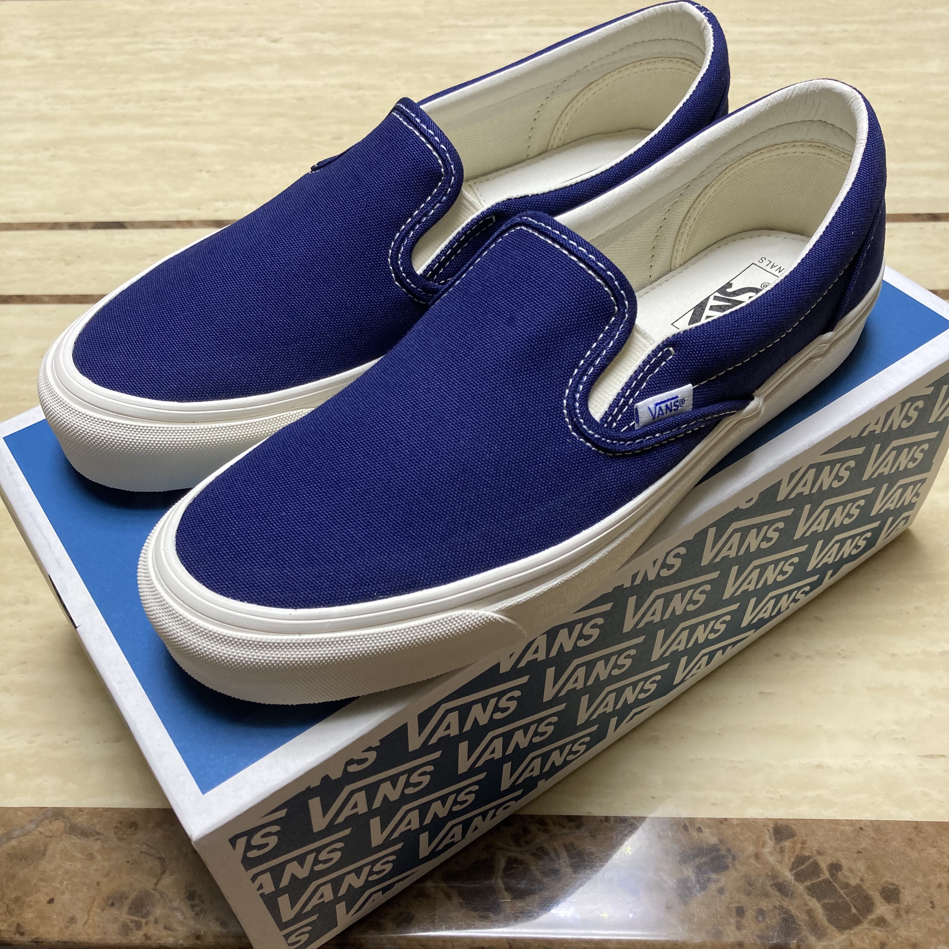 Vans Vault OG Classic Slip-On LX Peacoat Navy 착용 스타일 - 2