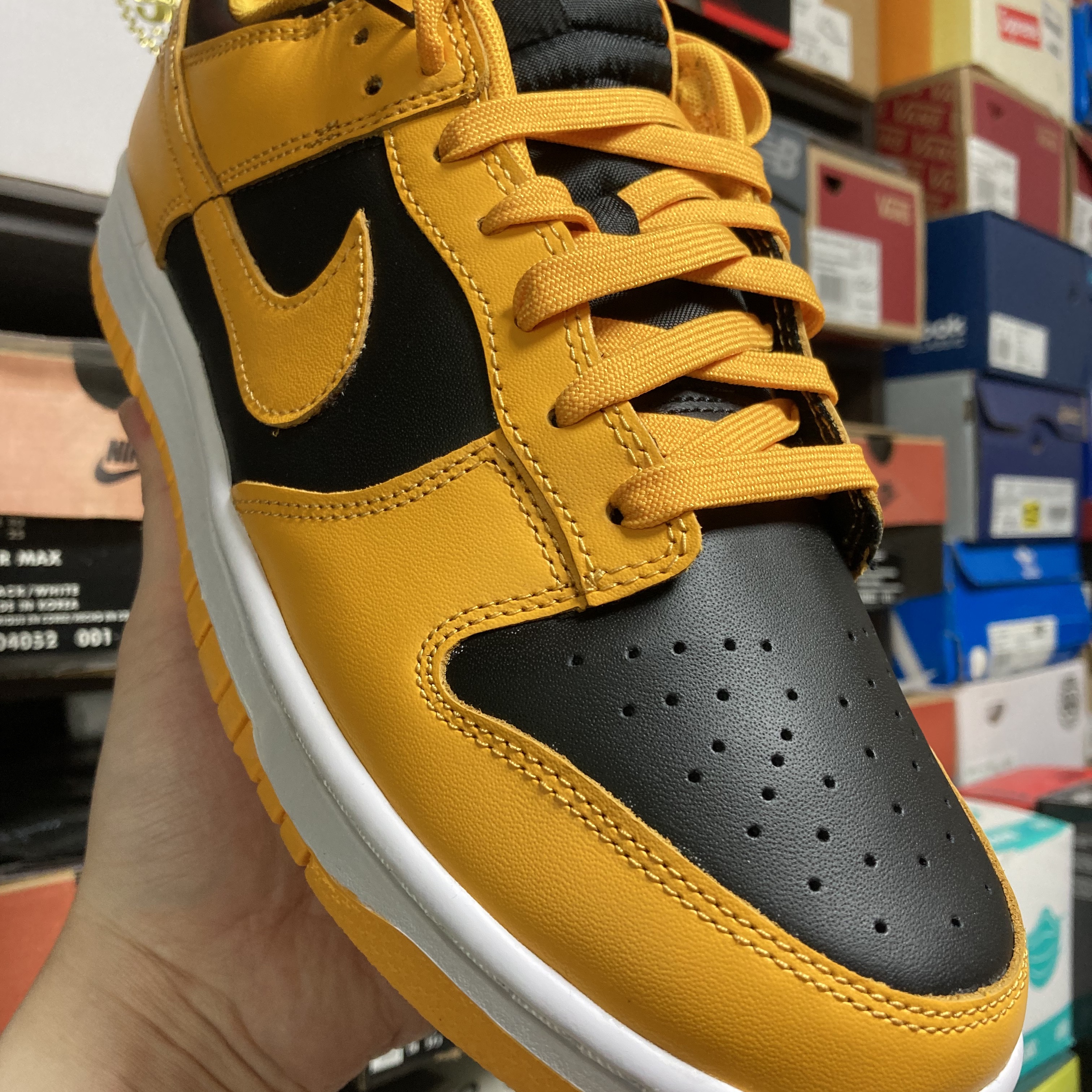 Nike Dunk Low Retro Championship Goldenrod 착용 스타일 - 1