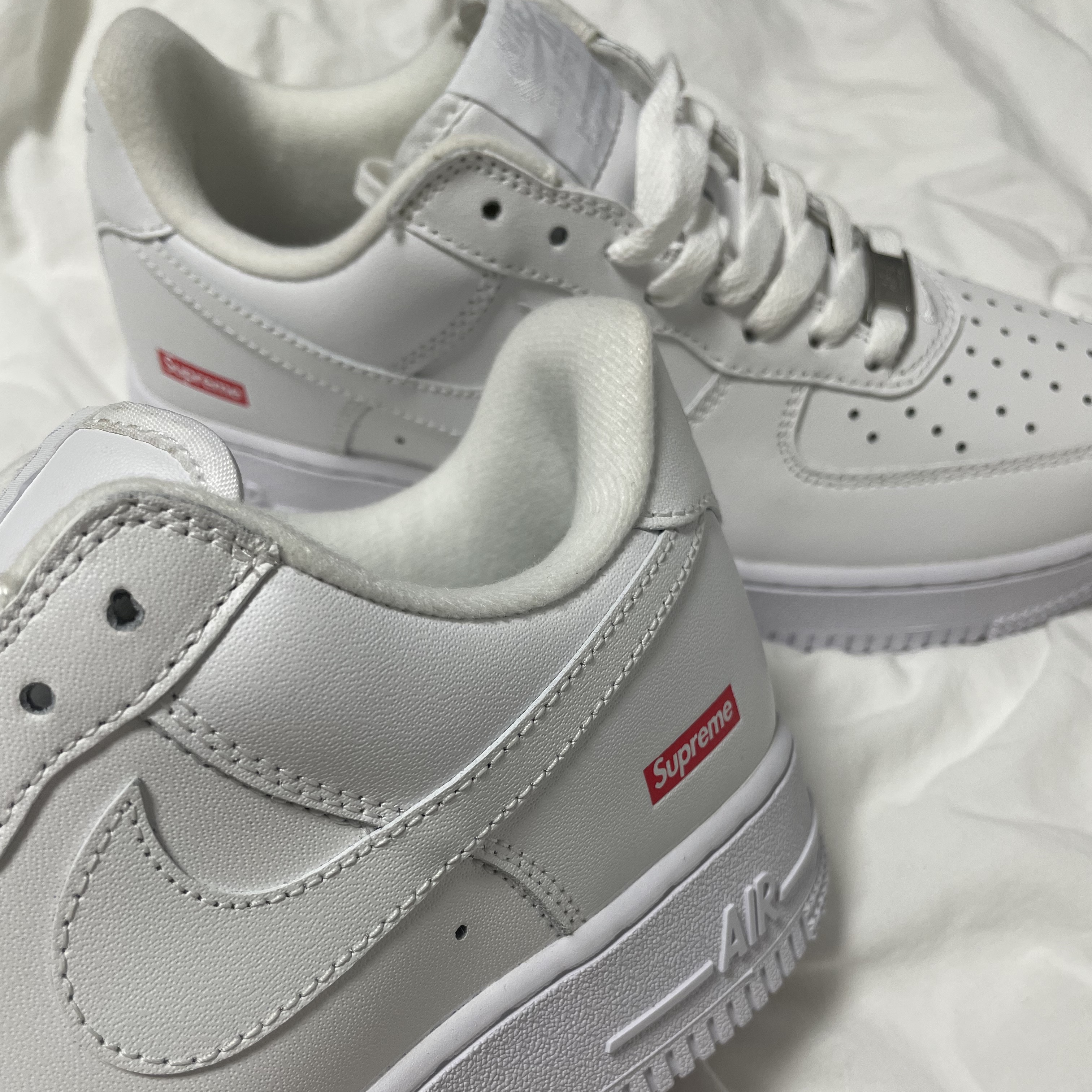 Nike x Supreme Air Force 1 Low White 착용 스타일 - 1