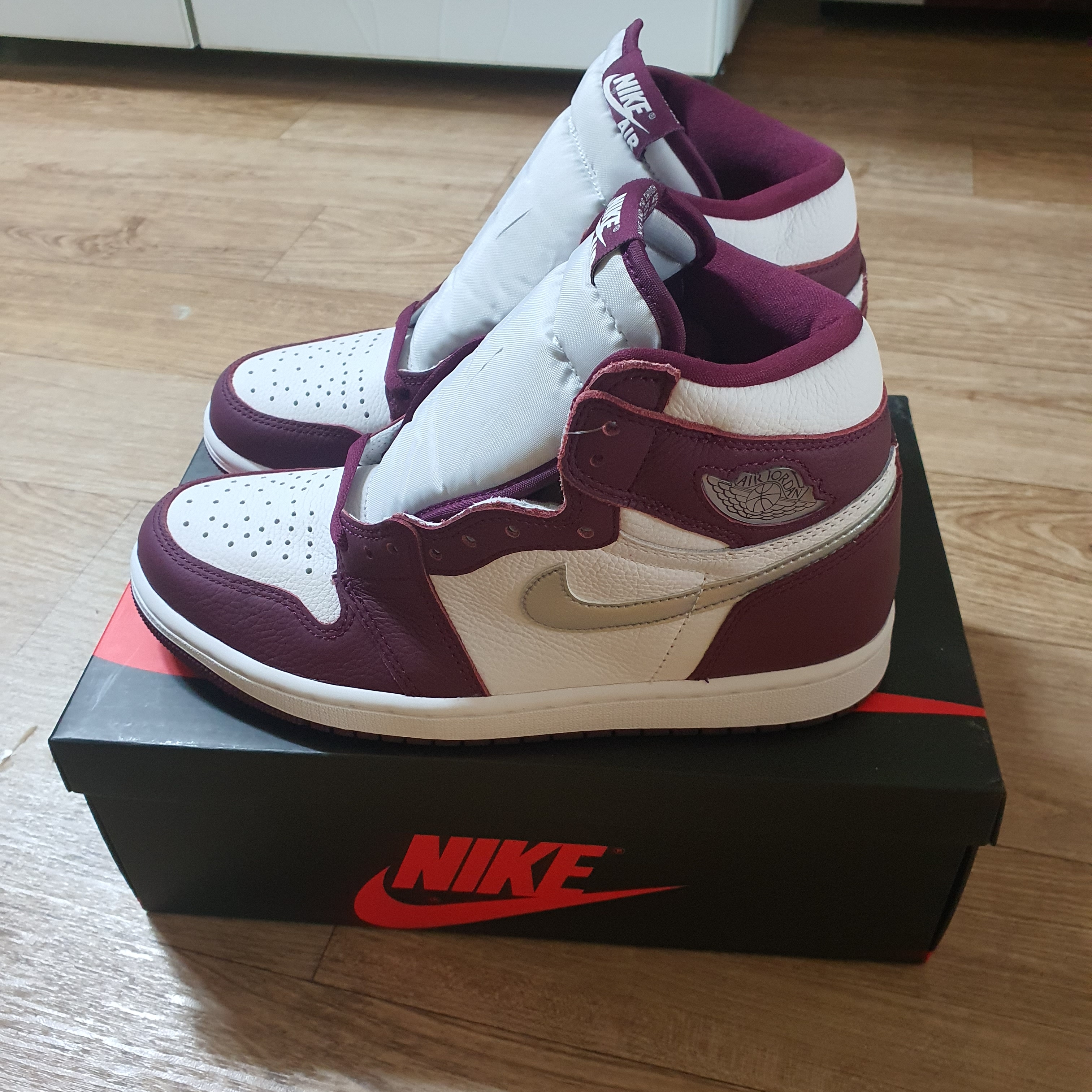 Jordan 1 Retro High OG Bordeaux 착용 스타일 - 1