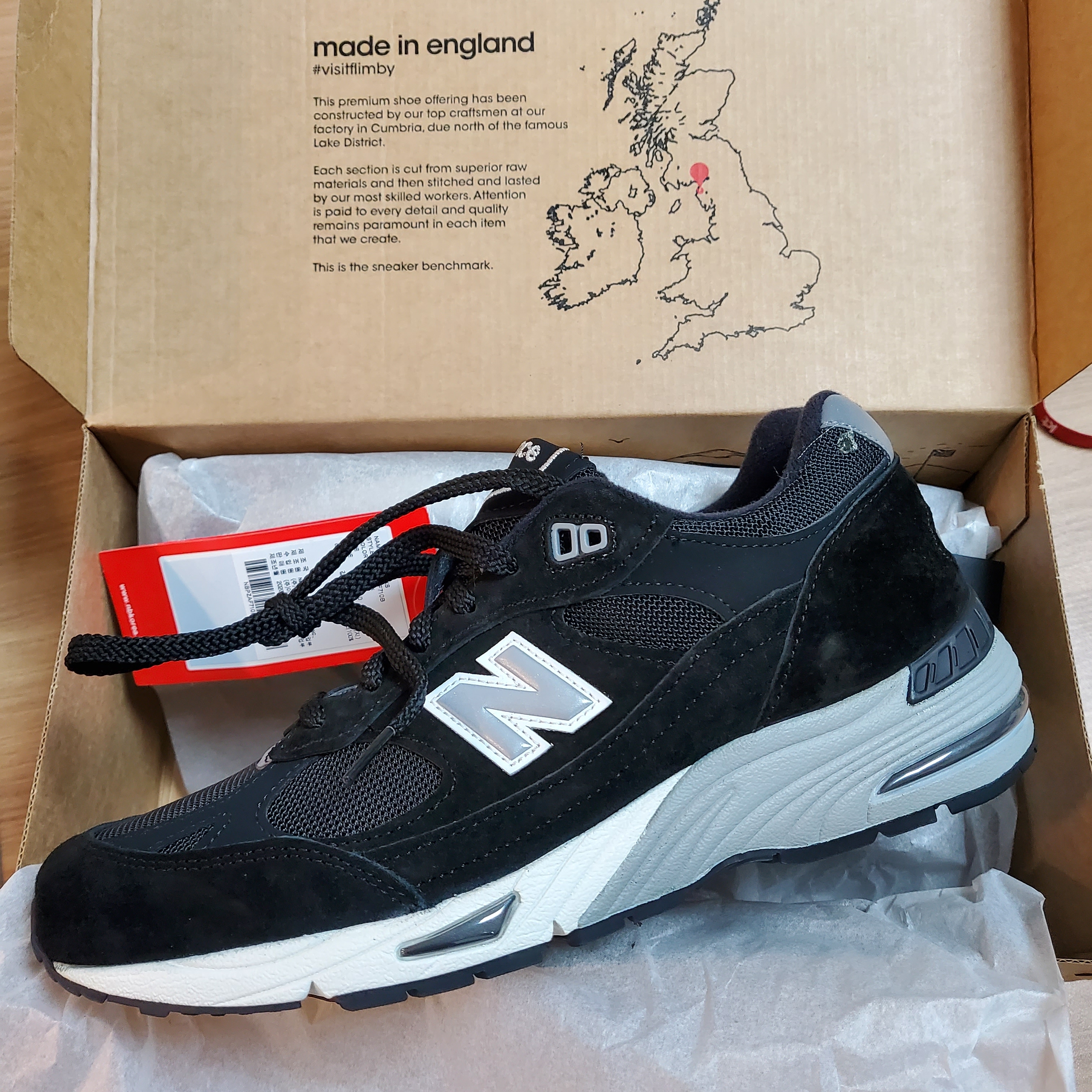 New Balance 991 Made in UK Black Silver 착용 스타일 - 2