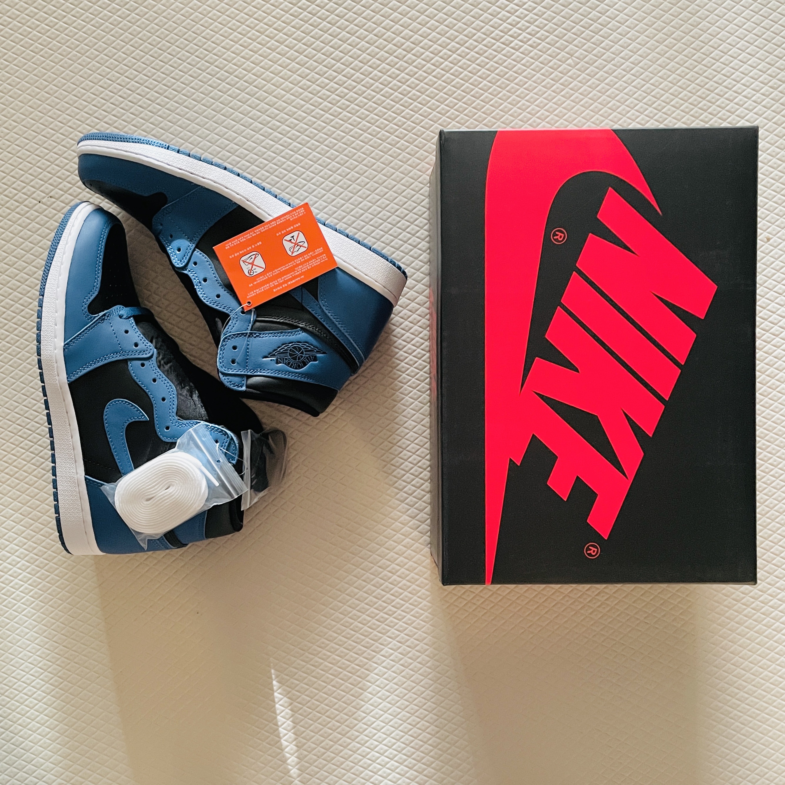 Jordan 1 Retro High OG Dark Marina Blue 착용 스타일