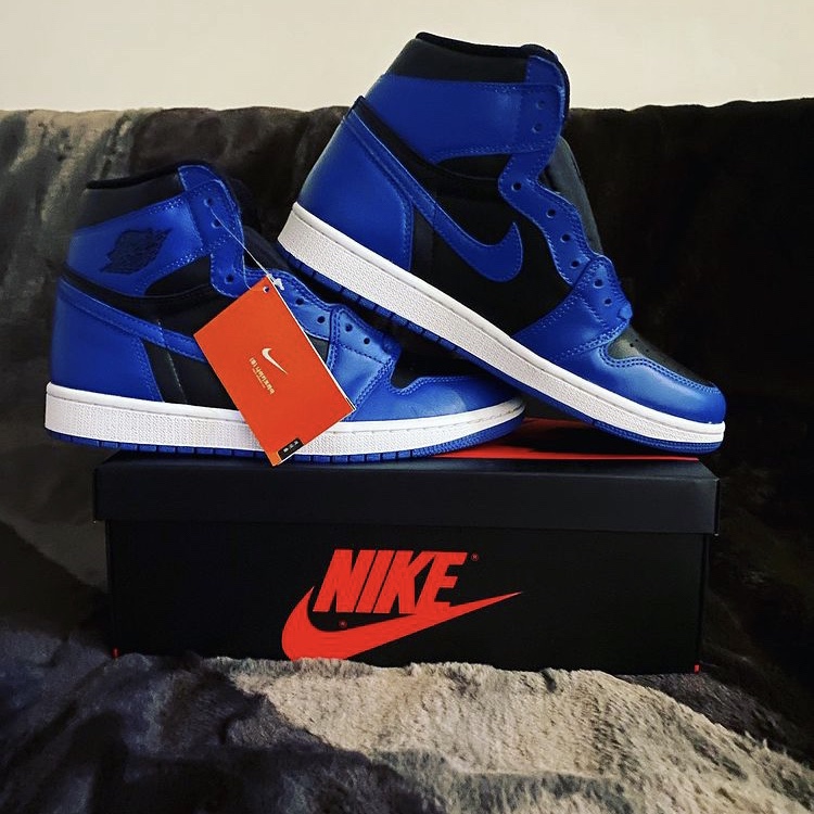 Jordan 1 Retro High OG Dark Marina Blue, Nike NSW Faux Fur Blanket Velvet Brown 착용 스타일 - 1