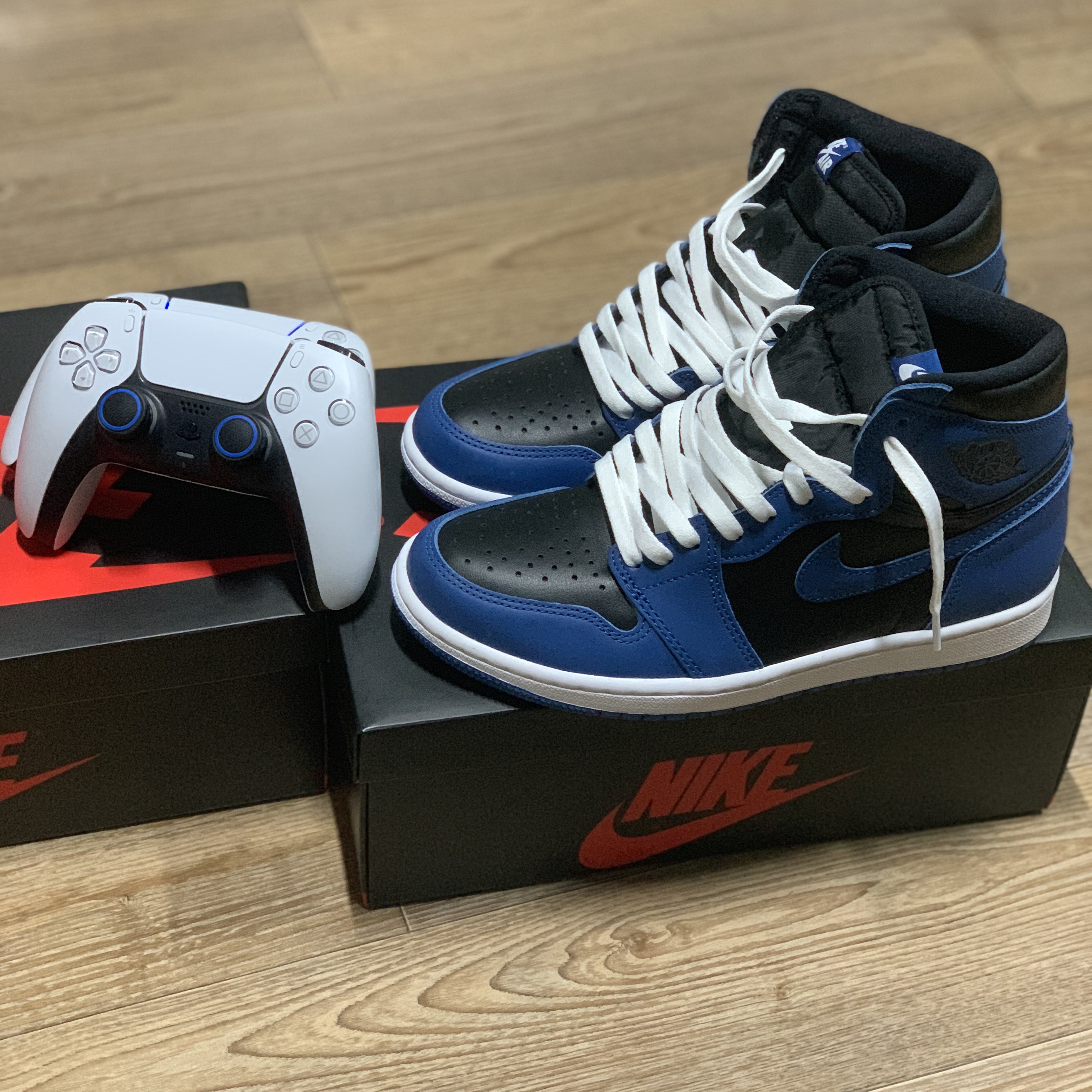 Jordan 1 Retro High OG Dark Marina Blue, Playstation 5 Digital Edition (SIEK 220V) 착용 스타일
