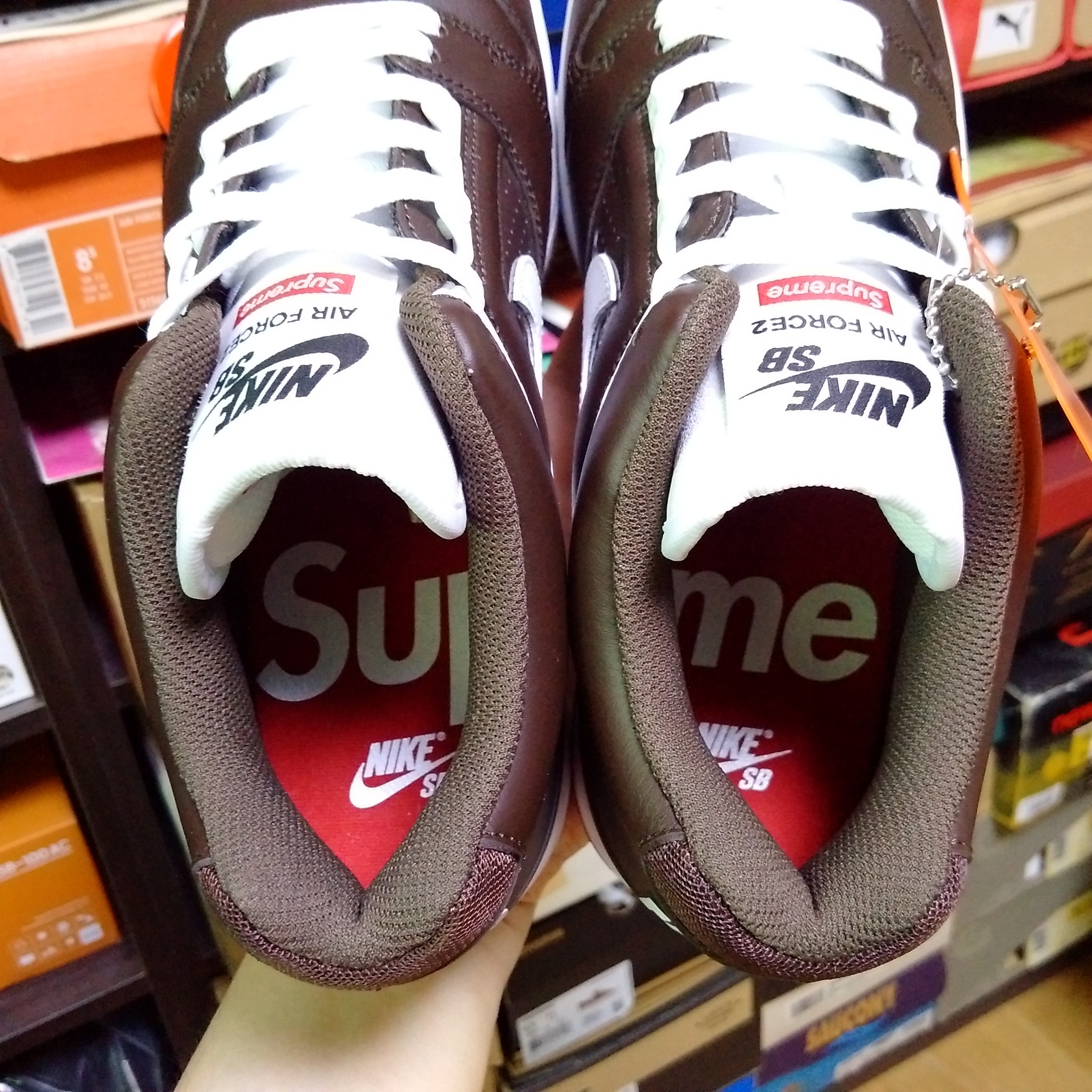 Nike x Supreme SB Air Force 2 Low Brown 착용 스타일 - 2