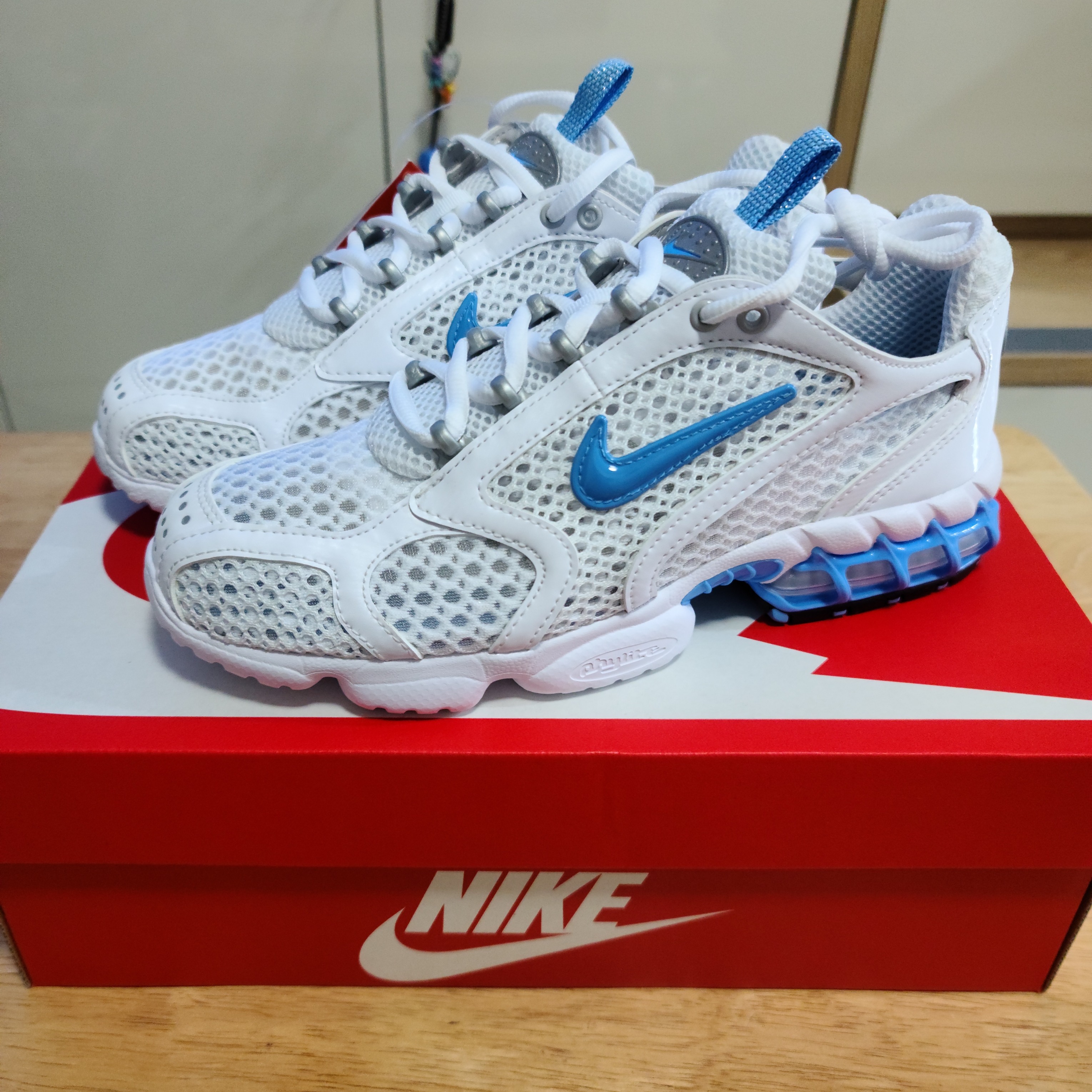(W) Nike Air Zoom Spiridon Cage 2 White University Blue 착용 스타일