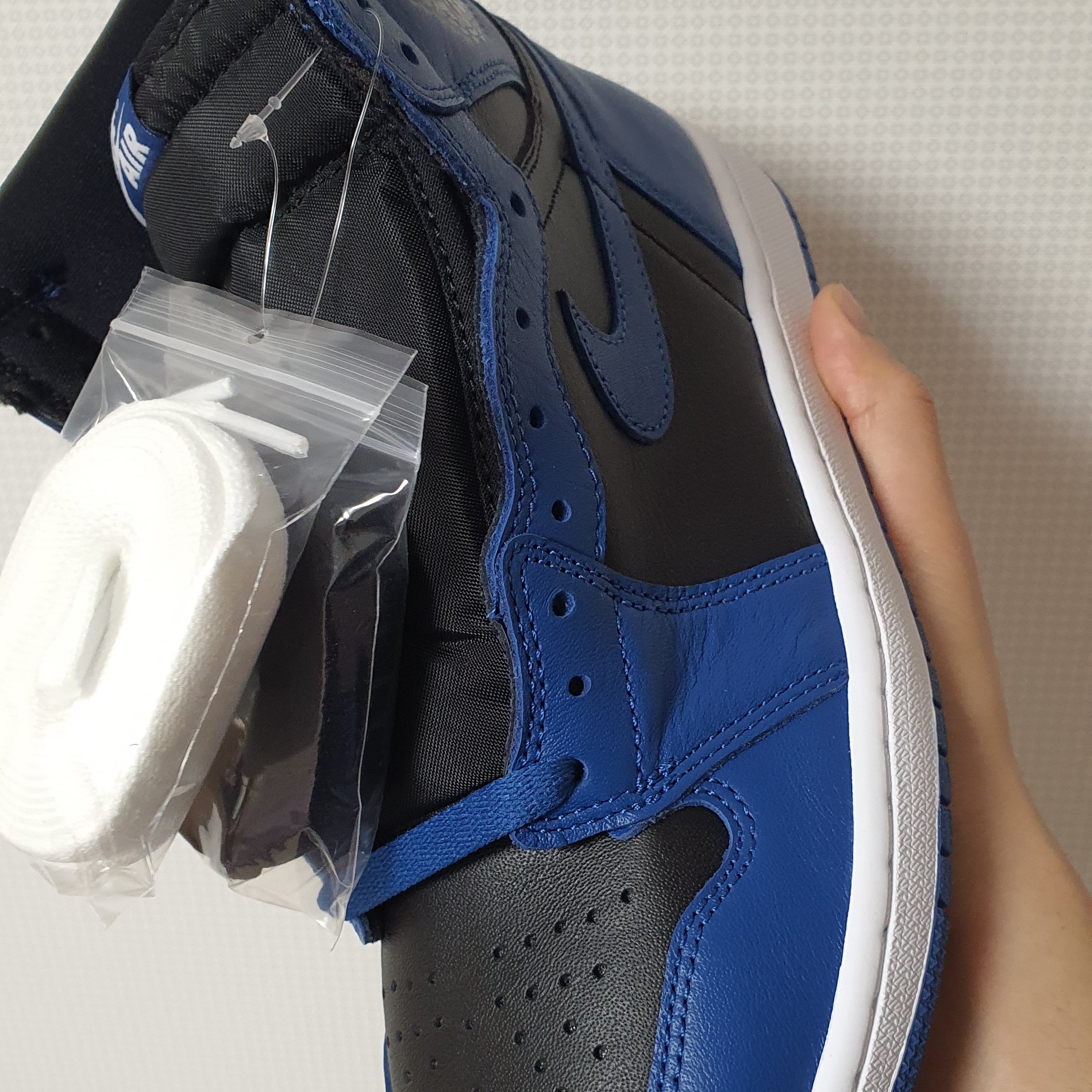Jordan 1 Retro High OG Dark Marina Blue 착용 스타일 - 1