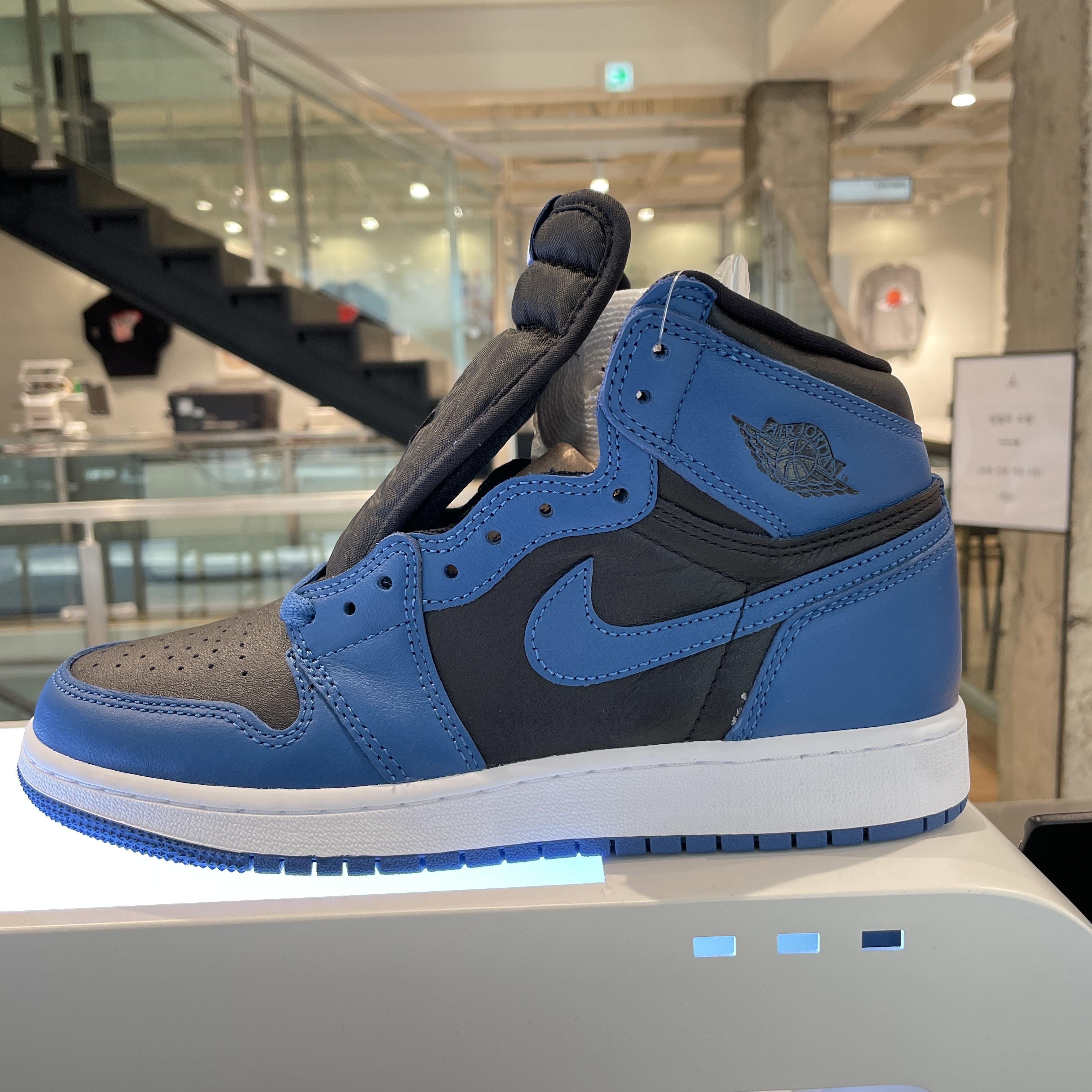 Jordan 1 Retro High OG Dark Marina Blue, (GS) Jordan 1 Retro High OG Dark Marina Blue 착용 스타일 - 1