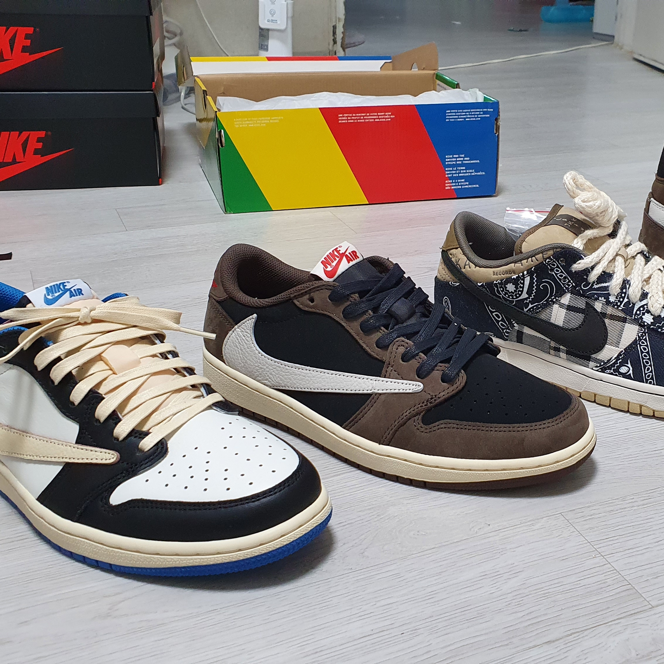 Jordan 1 x Travis Scott x Fragment Retro Low OG SP Military Blue, Jordan 1 x Travis Scott Retro Low OG SP Mocha 착용 스타일