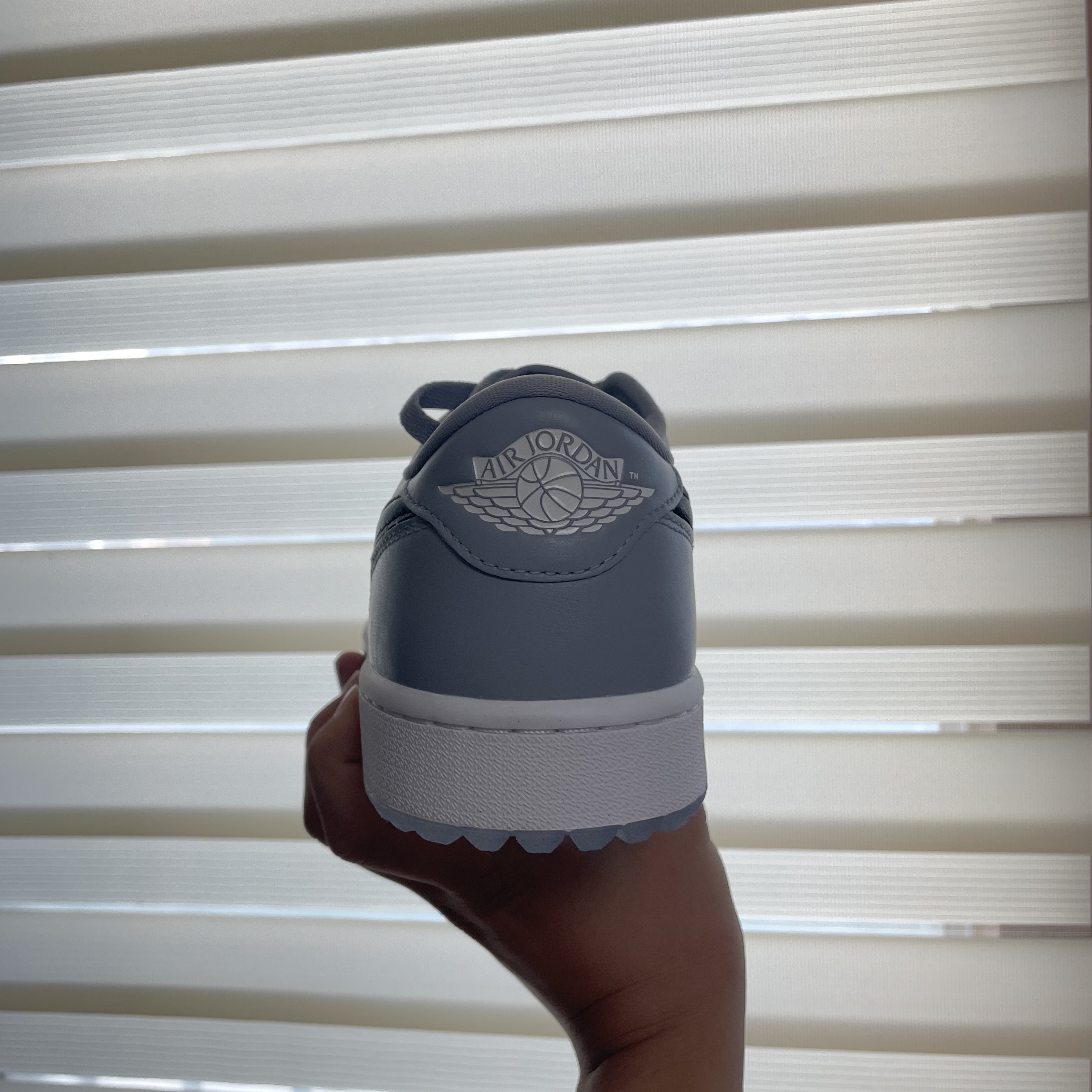 Jordan 1 Low Golf Wolf Grey 착용 스타일 - 2