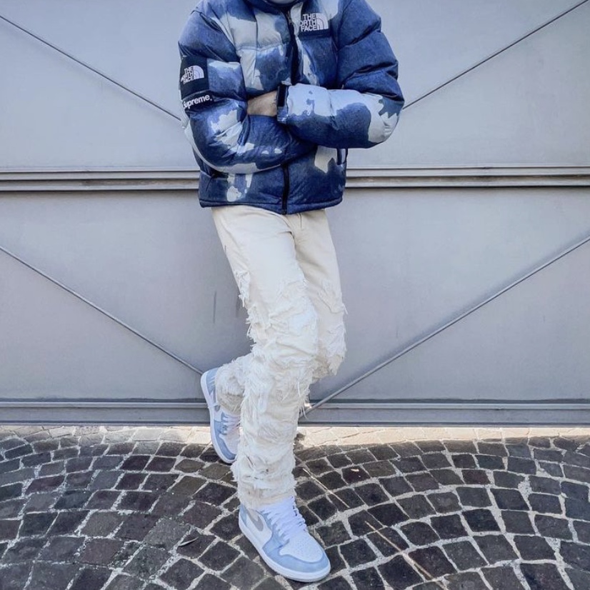 Supreme x The North Face Bleached Denim Print Nuptse Jacket Indigo - 21FW 착용 스타일