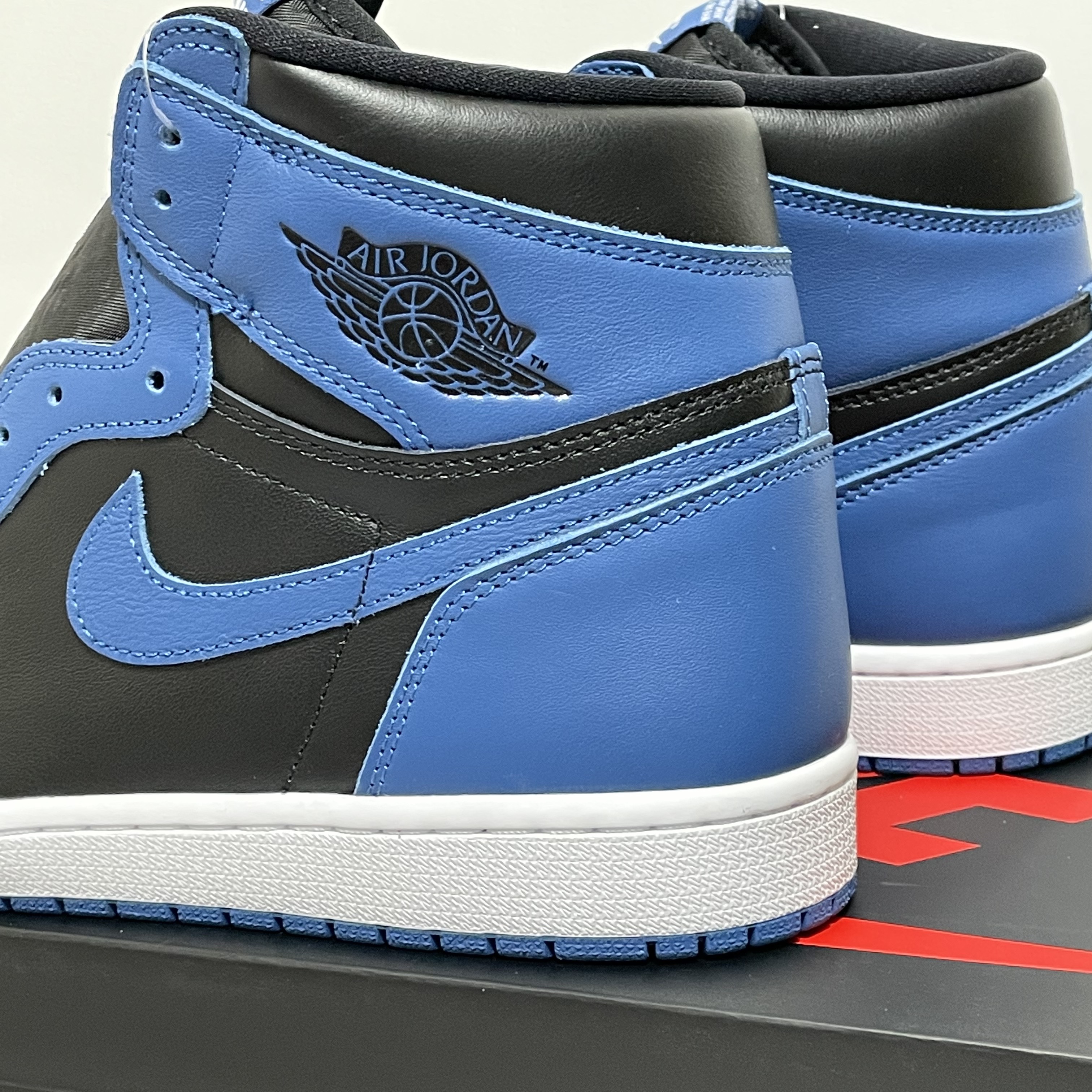 Jordan 1 Retro High OG Dark Marina Blue 착용 스타일 - 2