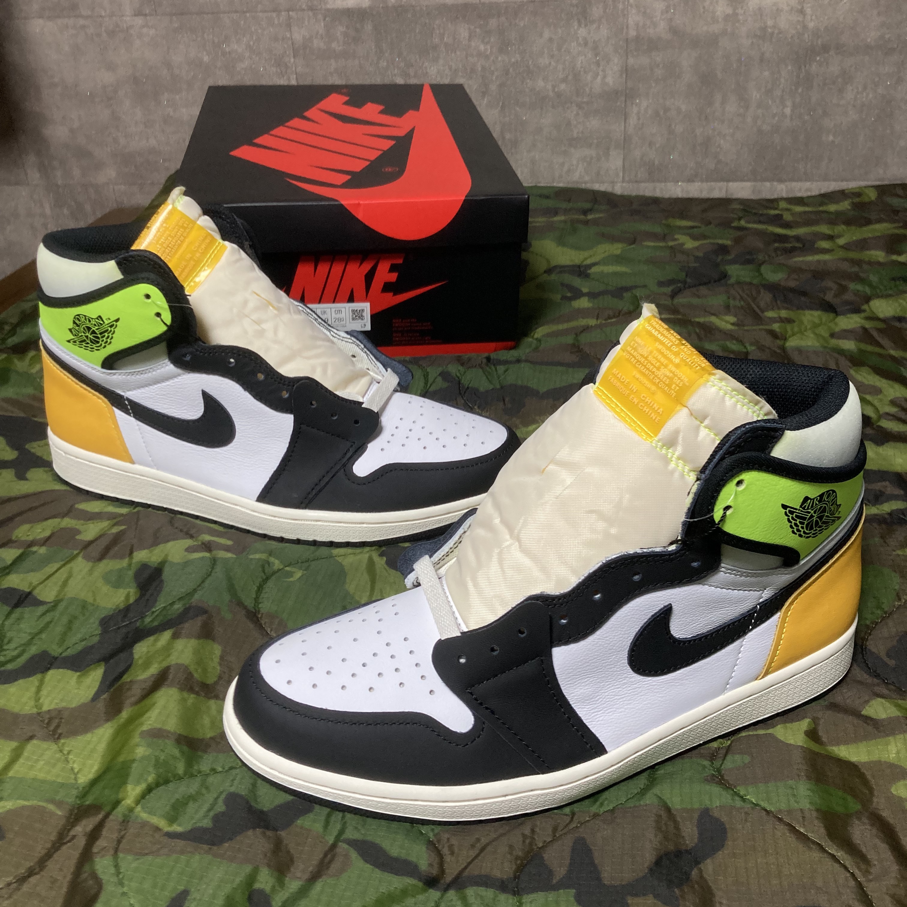 Jordan 1 Retro High OG Volt Gold 착용 스타일 - 2