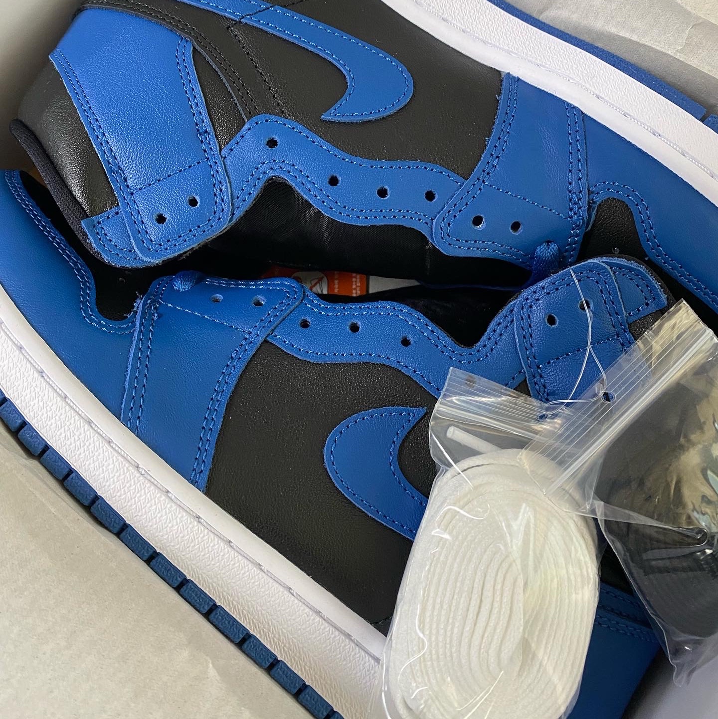 Jordan 1 Retro High OG Dark Marina Blue 착용 스타일 - 2