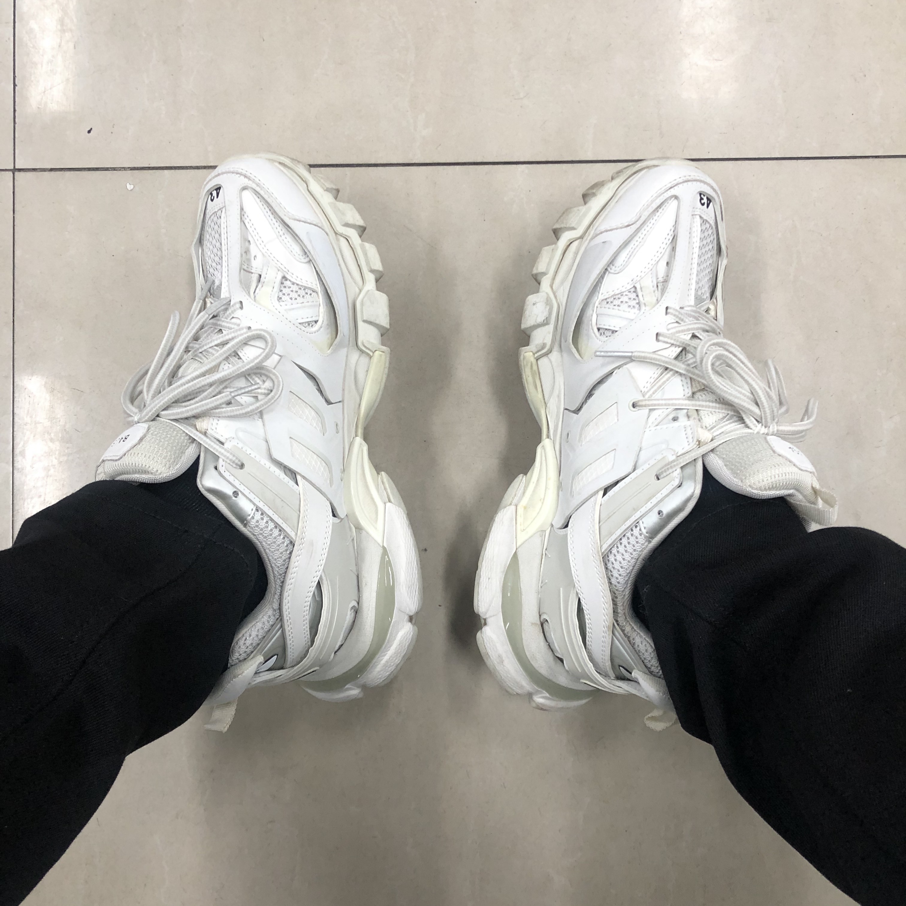 Balenciaga Track Sneakers White 2019 착용 스타일
