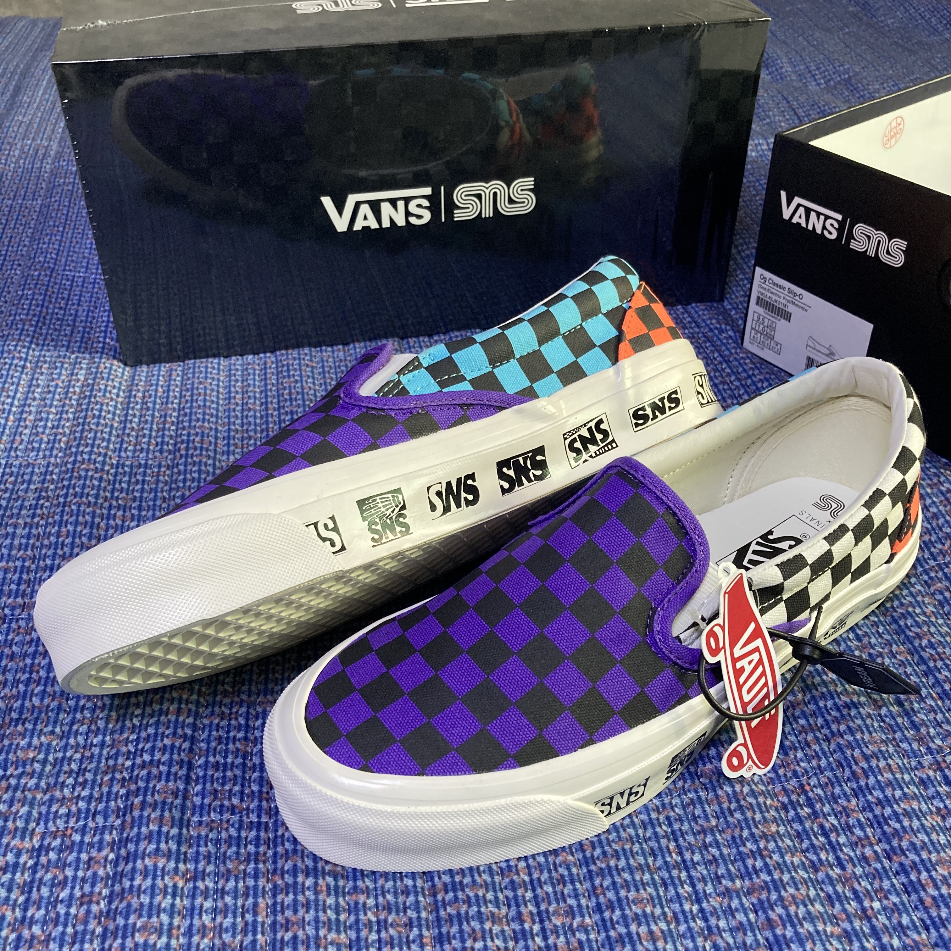 Vans Vault x SNS OG Classic Slip-On LX Venice Beach 착용 스타일 - 3