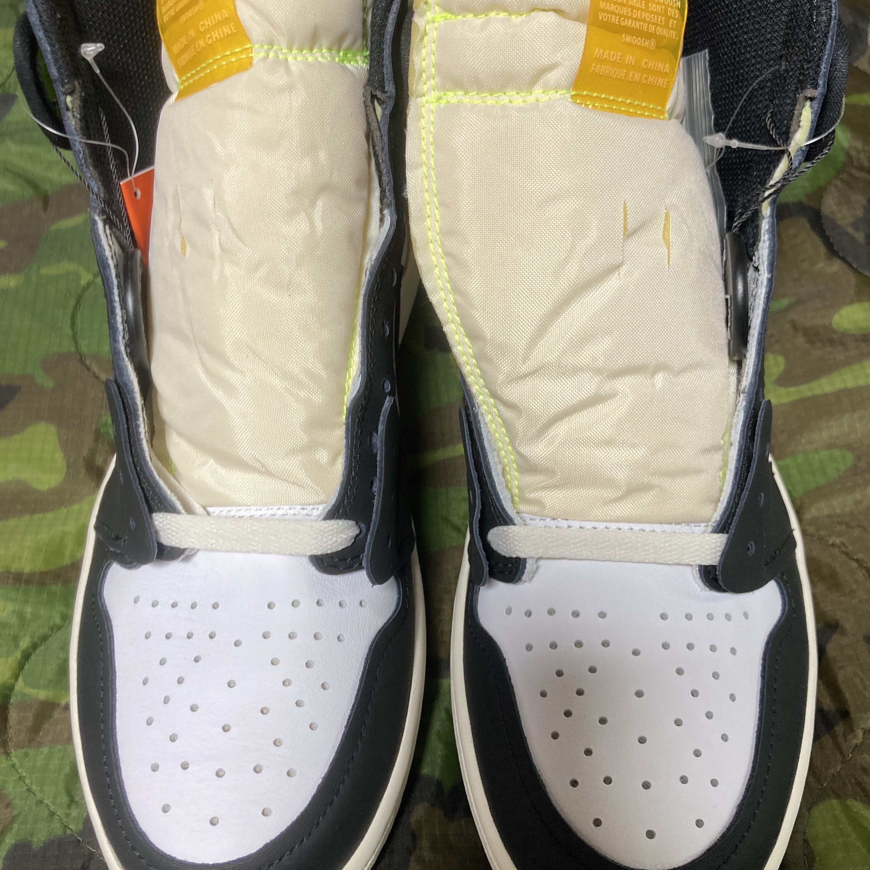 Jordan 1 Retro High OG Volt Gold 착용 스타일 - 3