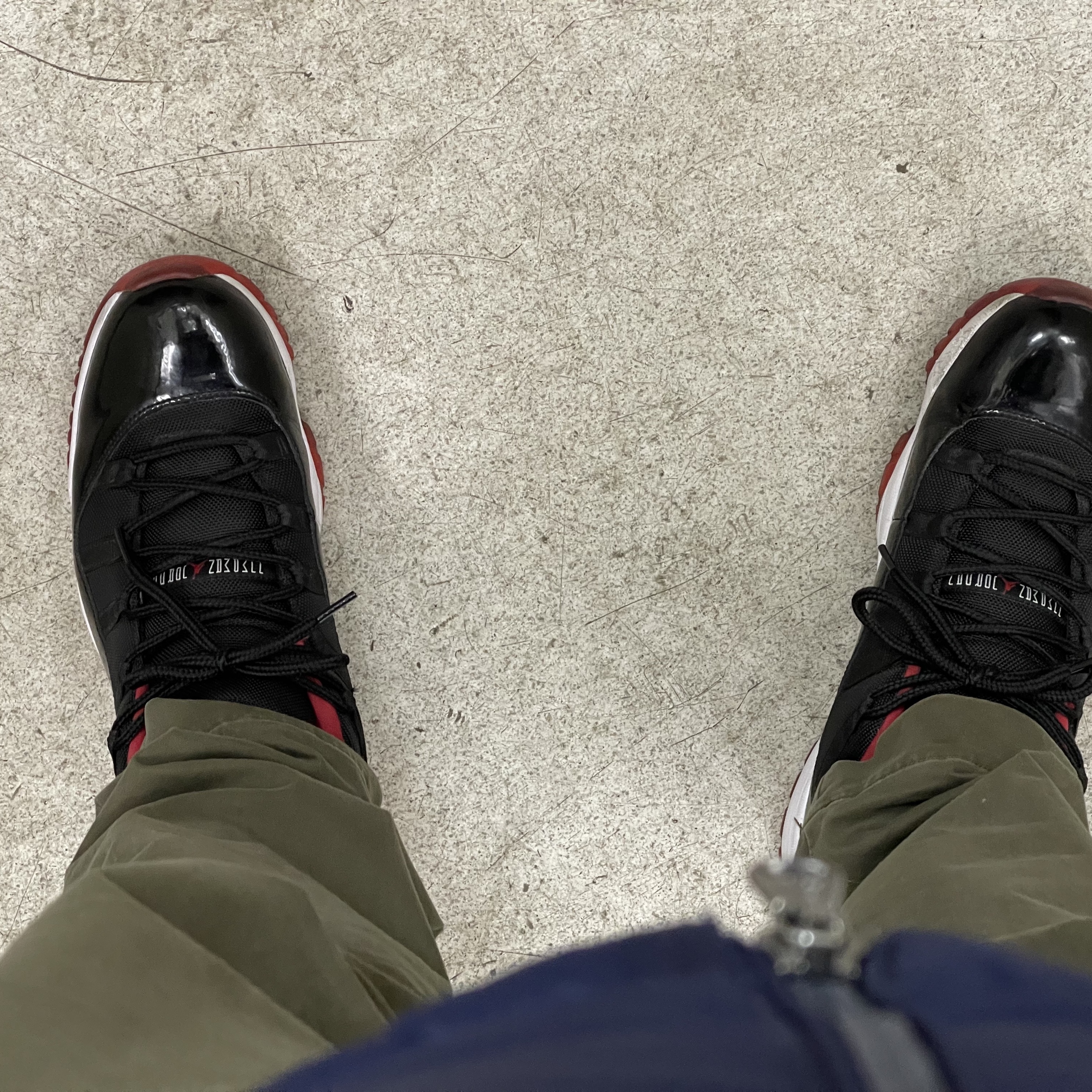 Jordan 11 Retro Low Bred 착용 스타일 - 1