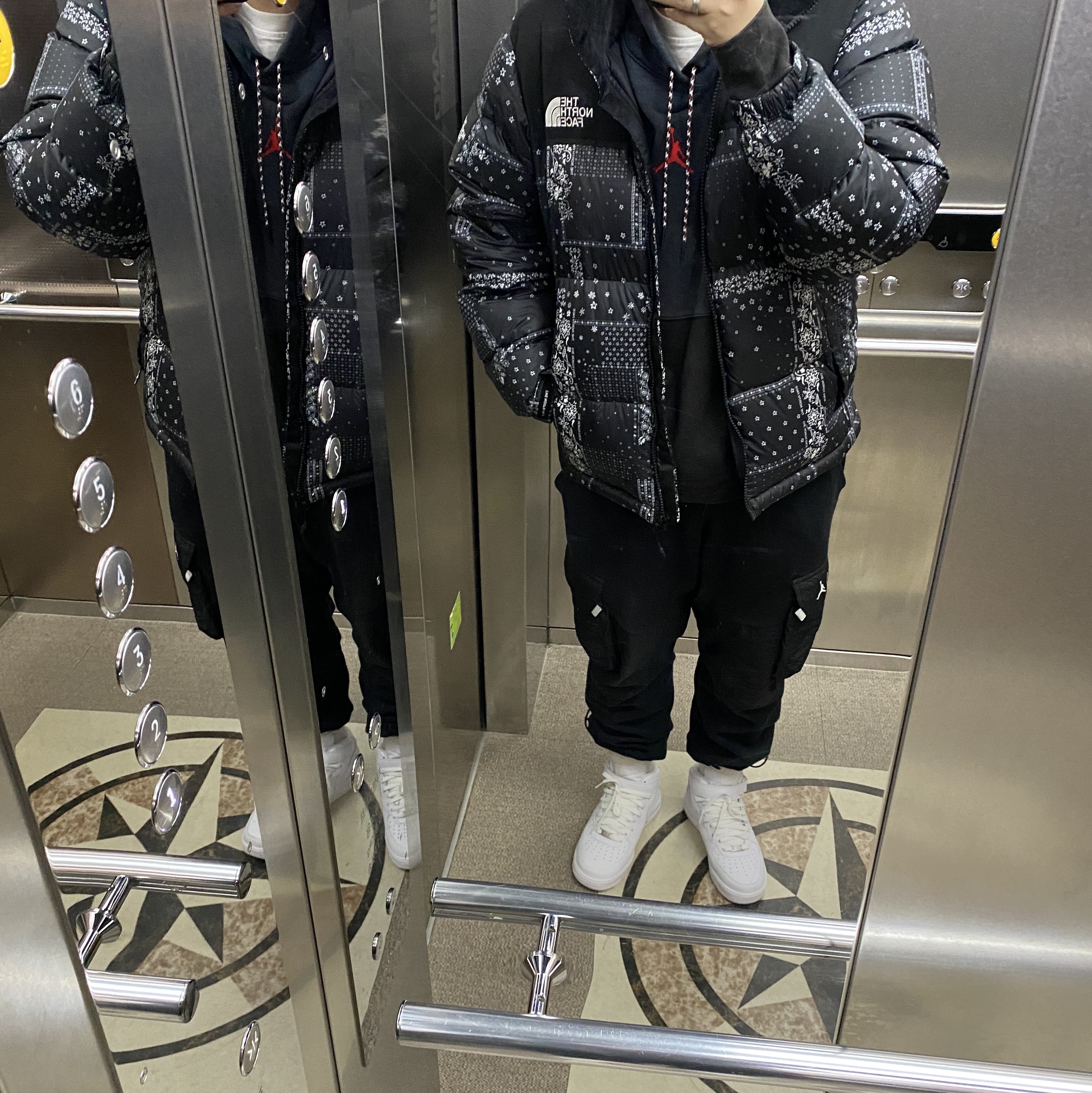 Nike Air Force 1 Mid '07 White, The North Face White Label Bandana Nuptse Black 착용 스타일