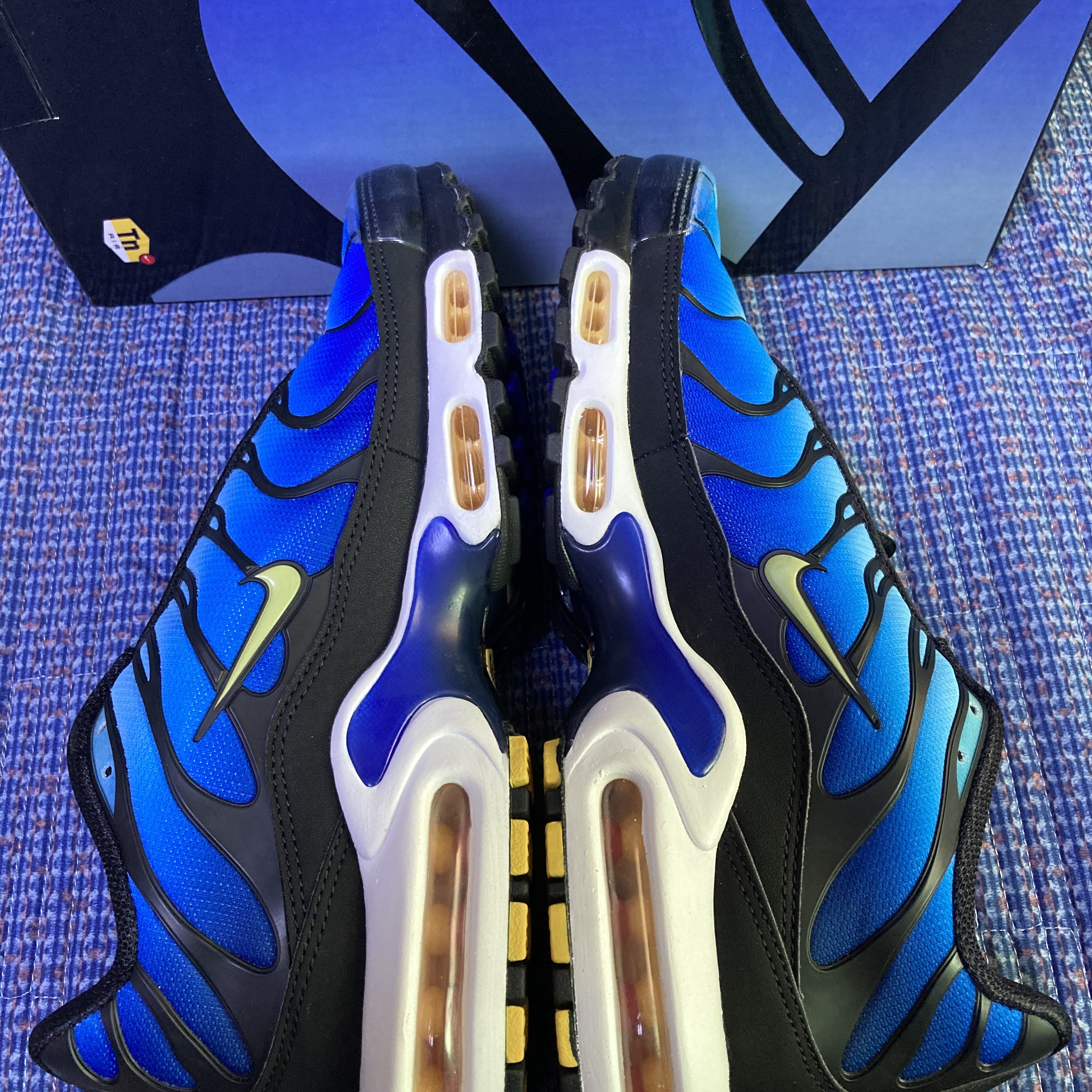 Nike Air Max Plus OG Hyper Blue 2018 착용 스타일 - 3