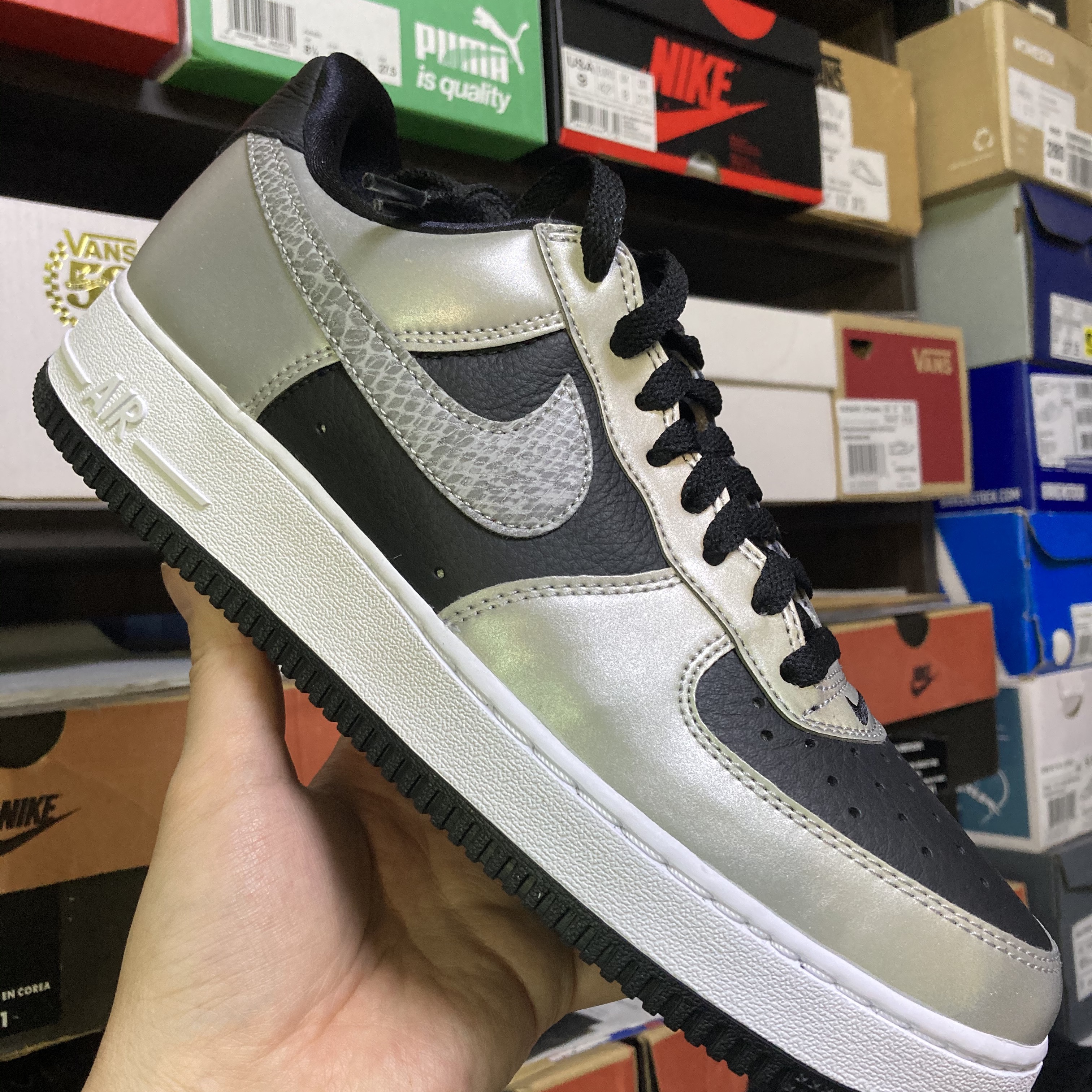 Nike Air Force 1 B Silver Snake 착용 스타일 - 1