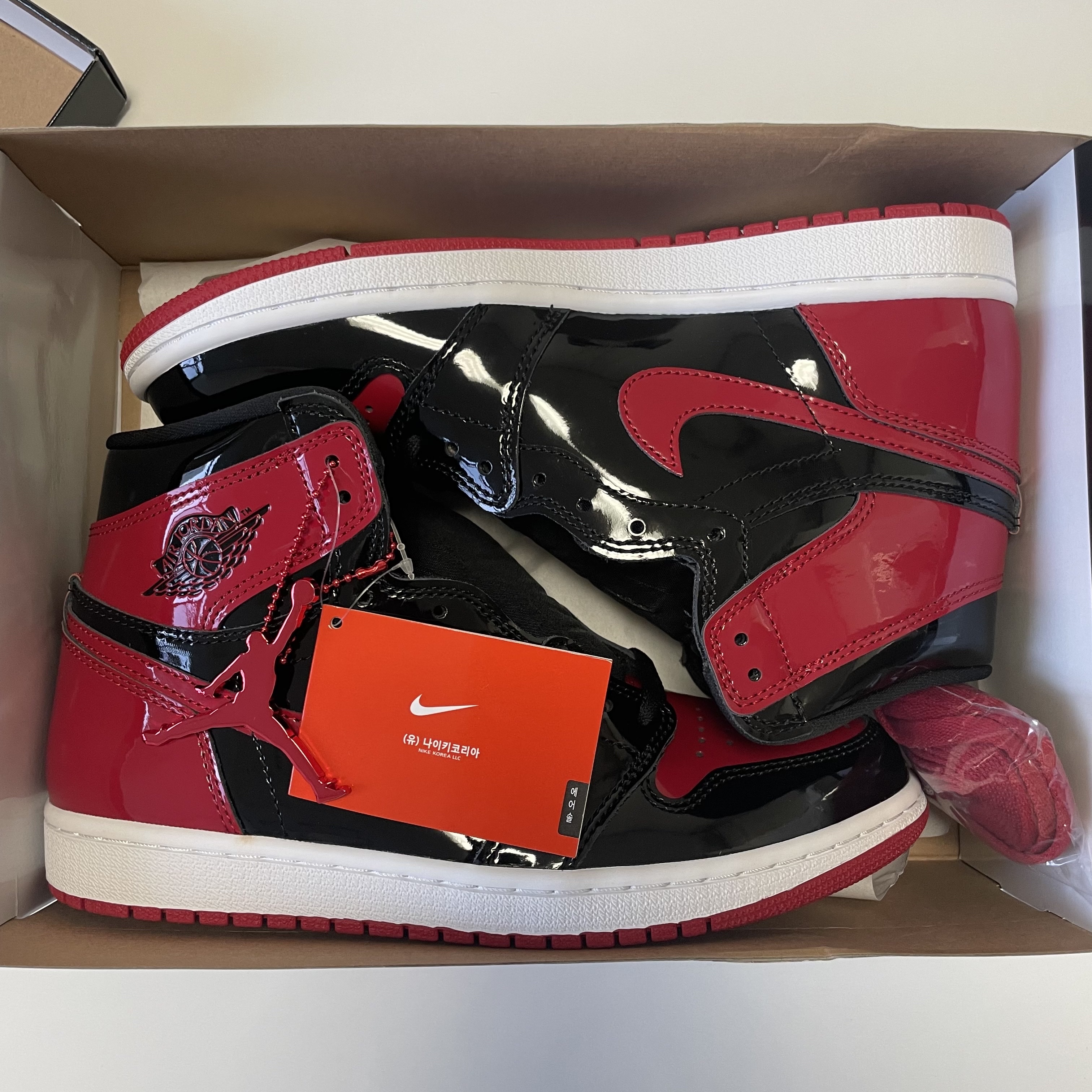 Jordan 1 Retro High OG Patent Bred 착용 스타일 - 2