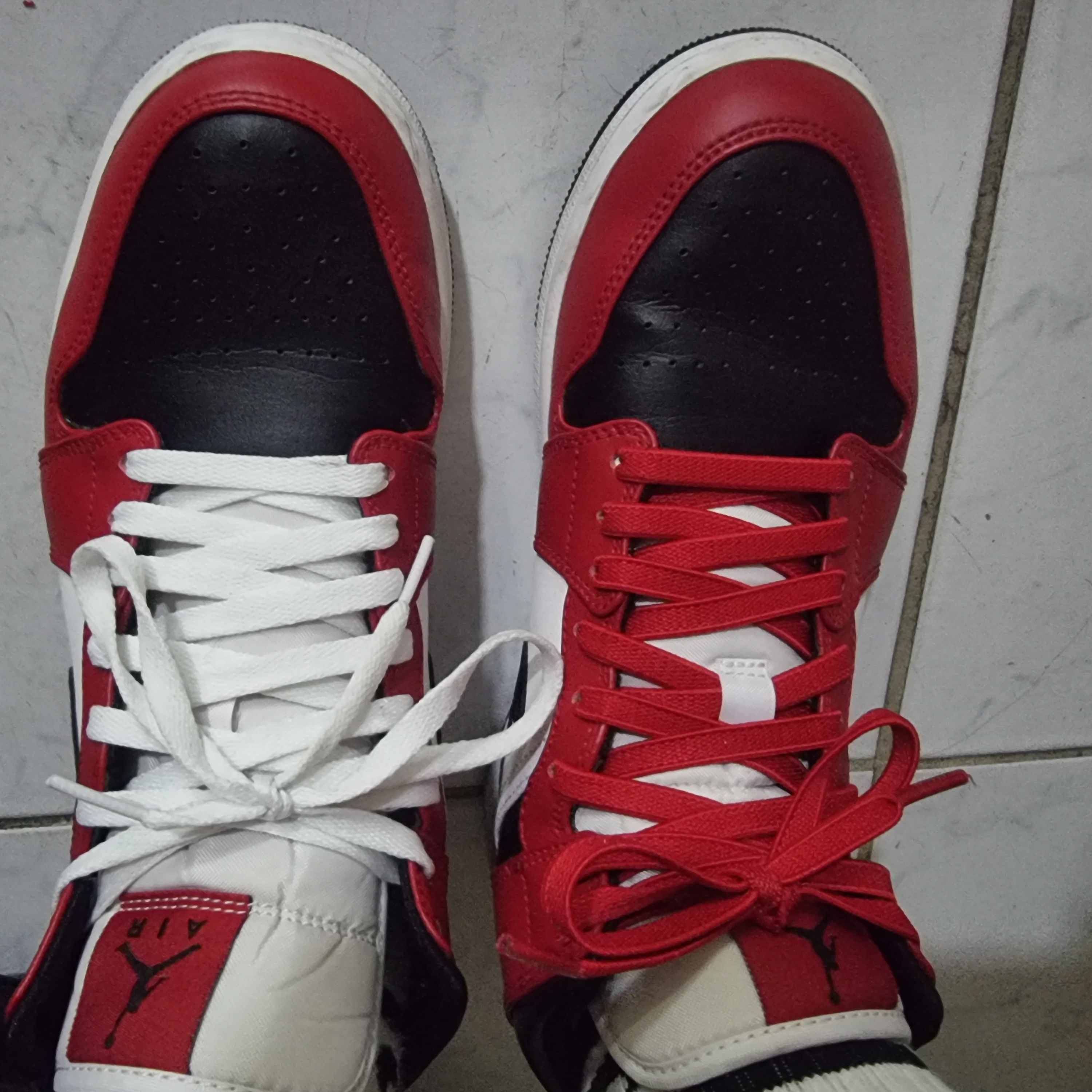 Jordan 1 Mid Chicago Black Toe 착용 스타일 - 5