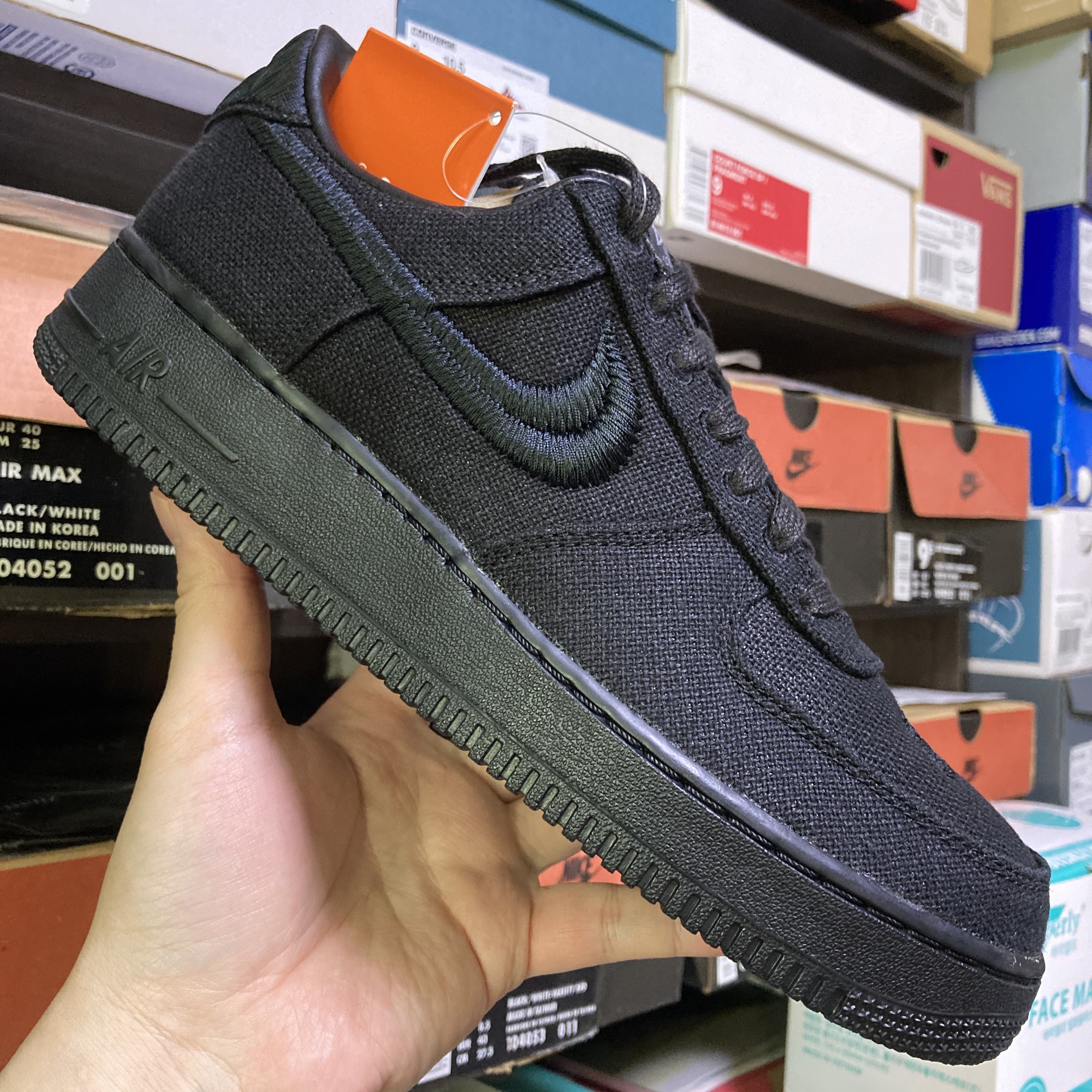 Nike x Stussy Air Force 1 Low Triple Black 착용 스타일 - 1