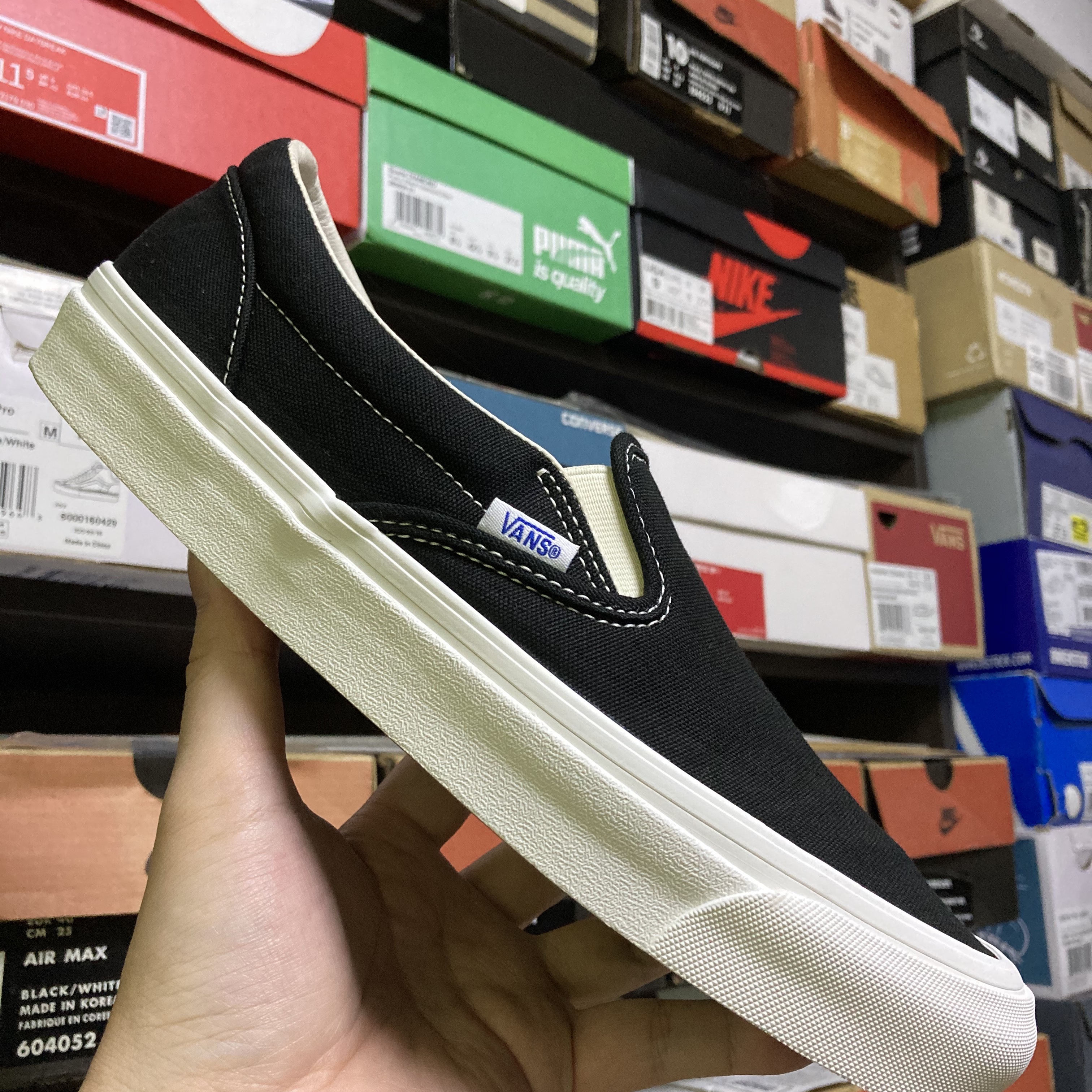 Vans Vault OG Classic Slip-On Black 착용 스타일 - 2