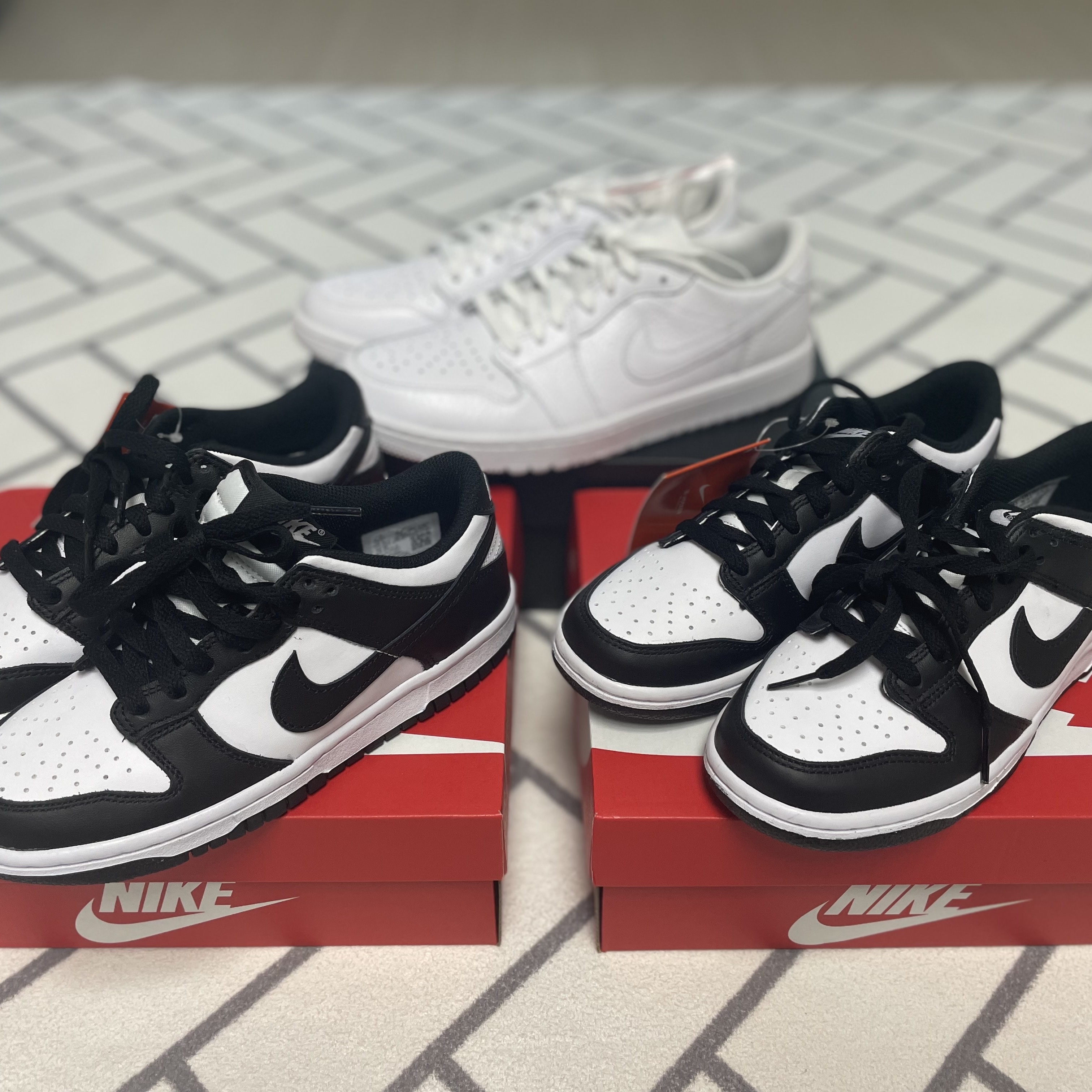 (GS) Nike Dunk Low Black, Jordan 1 Low Golf Triple White 착용 스타일