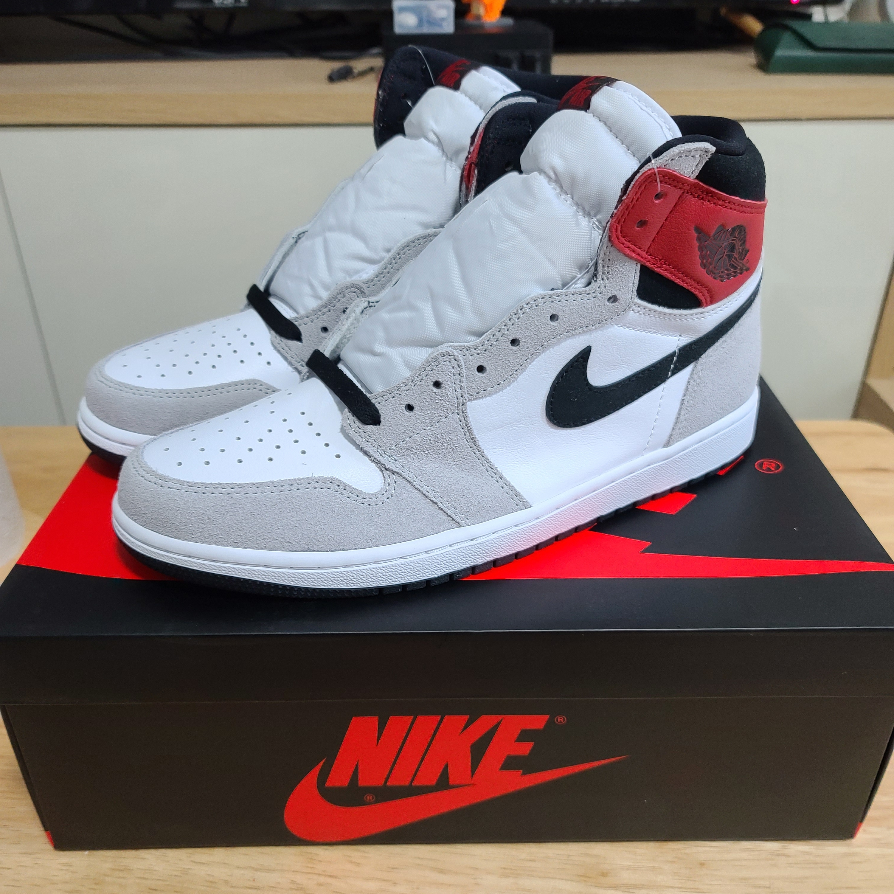 Jordan 1 Retro High OG Light Smoke Grey 착용 스타일