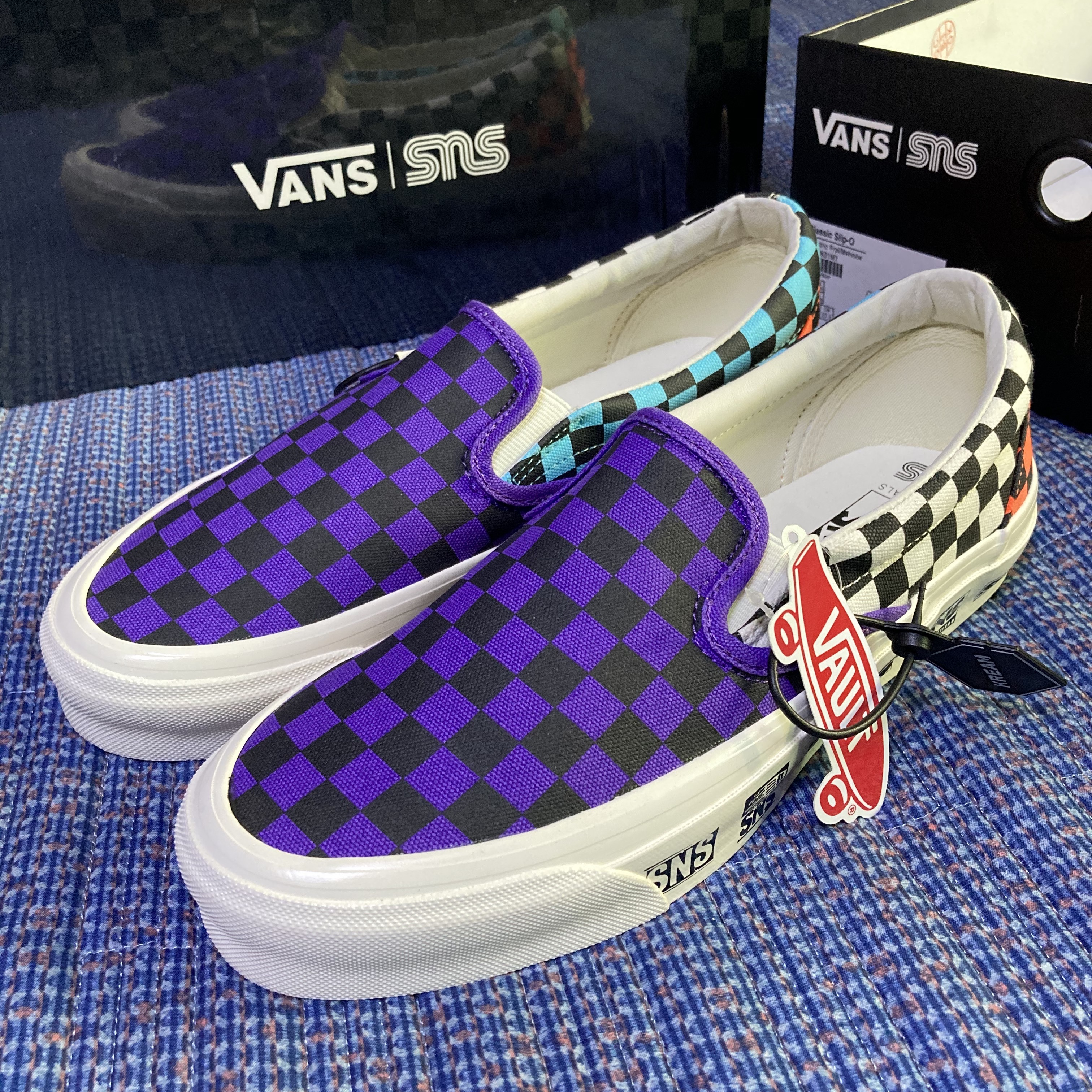 Vans Vault x SNS OG Classic Slip-On LX Venice Beach 착용 스타일 - 2