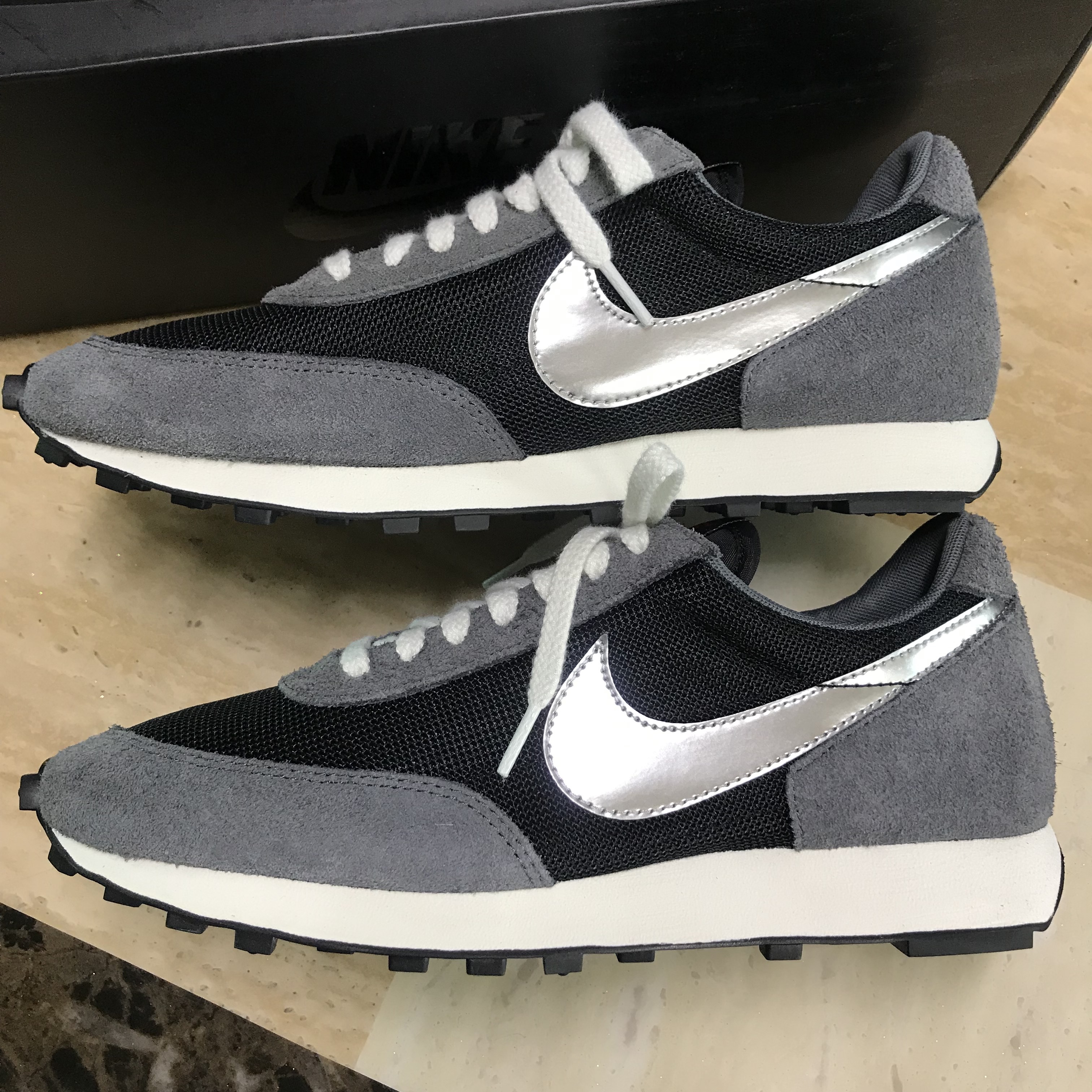Nike Daybreak SP Black Metallic Silver 착용 스타일 - 3