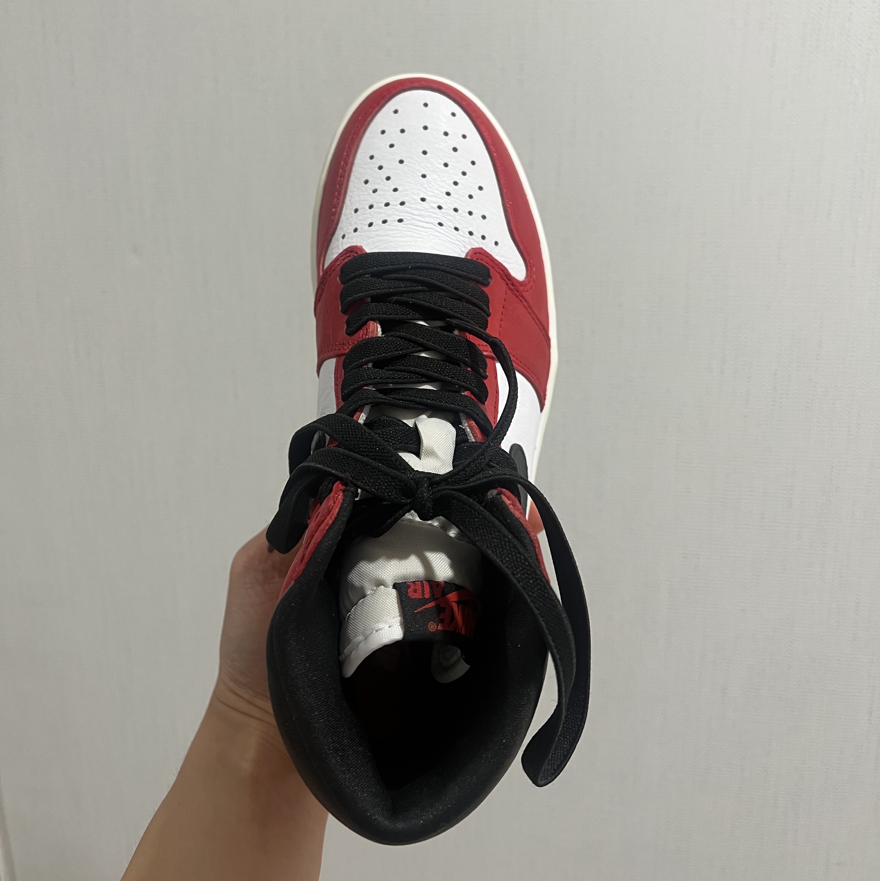 Jordan 1 Retro High OG Light Fusion Red 착용 스타일 - 2