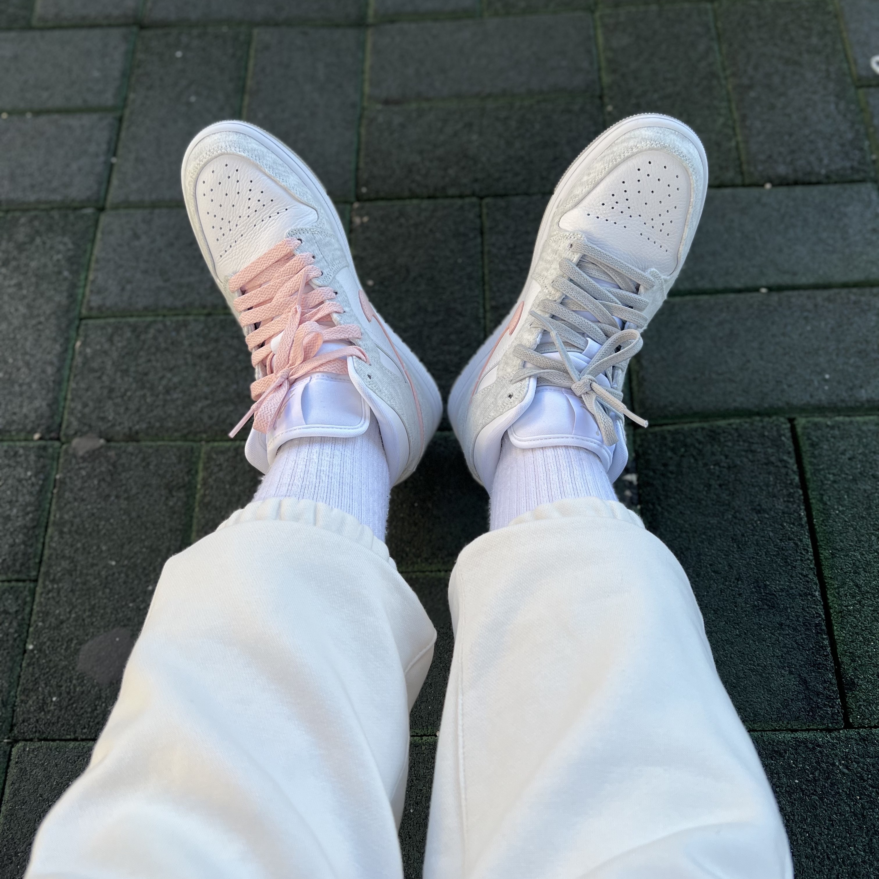 (W) Jordan 1 Mid SE Light Iron Ore 착용 스타일 - 1