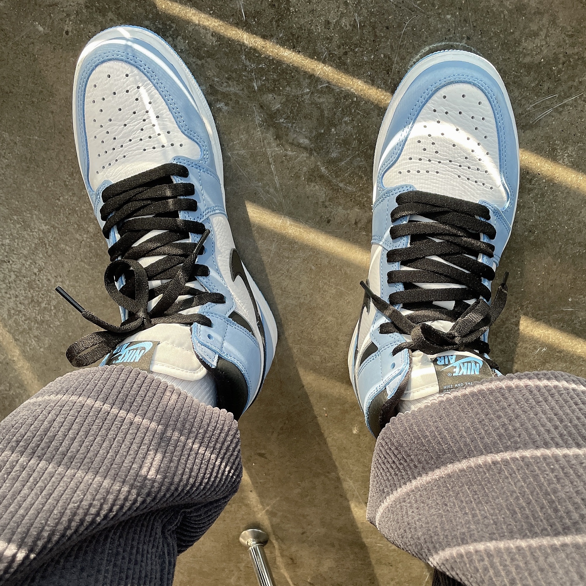 Jordan 1 Retro High OG University Blue 착용 스타일