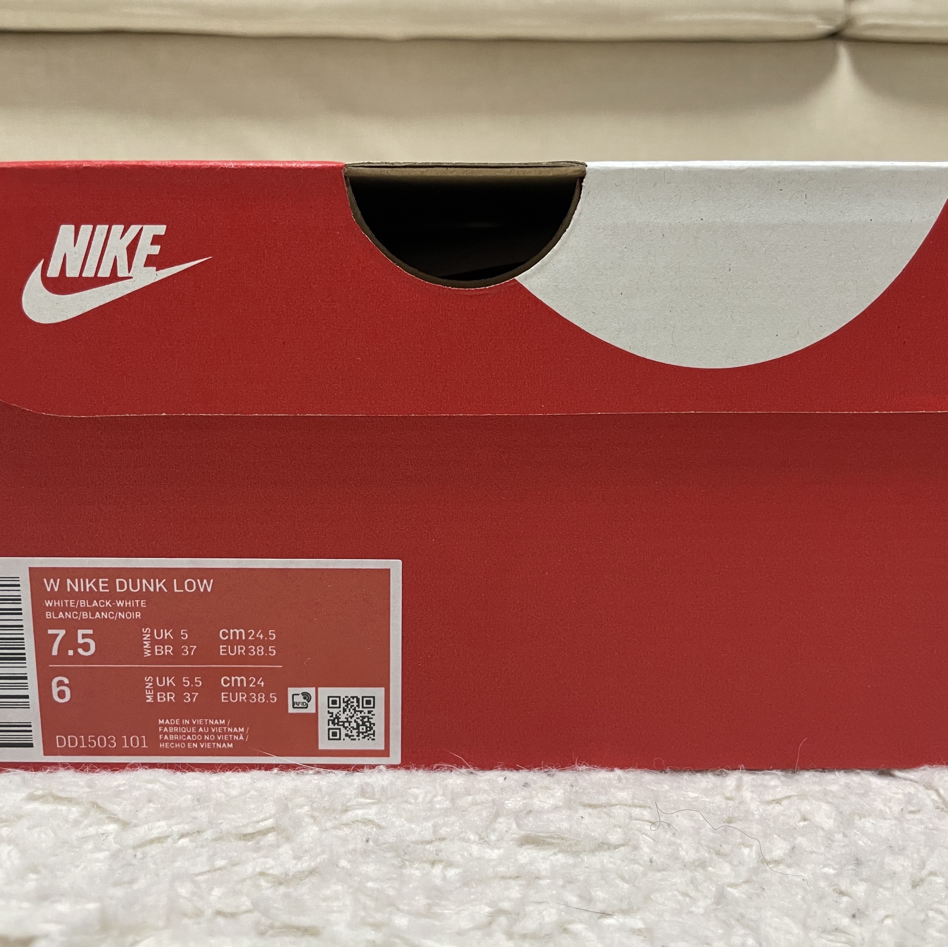 (W) Nike Dunk Low Black 착용 스타일 - 1