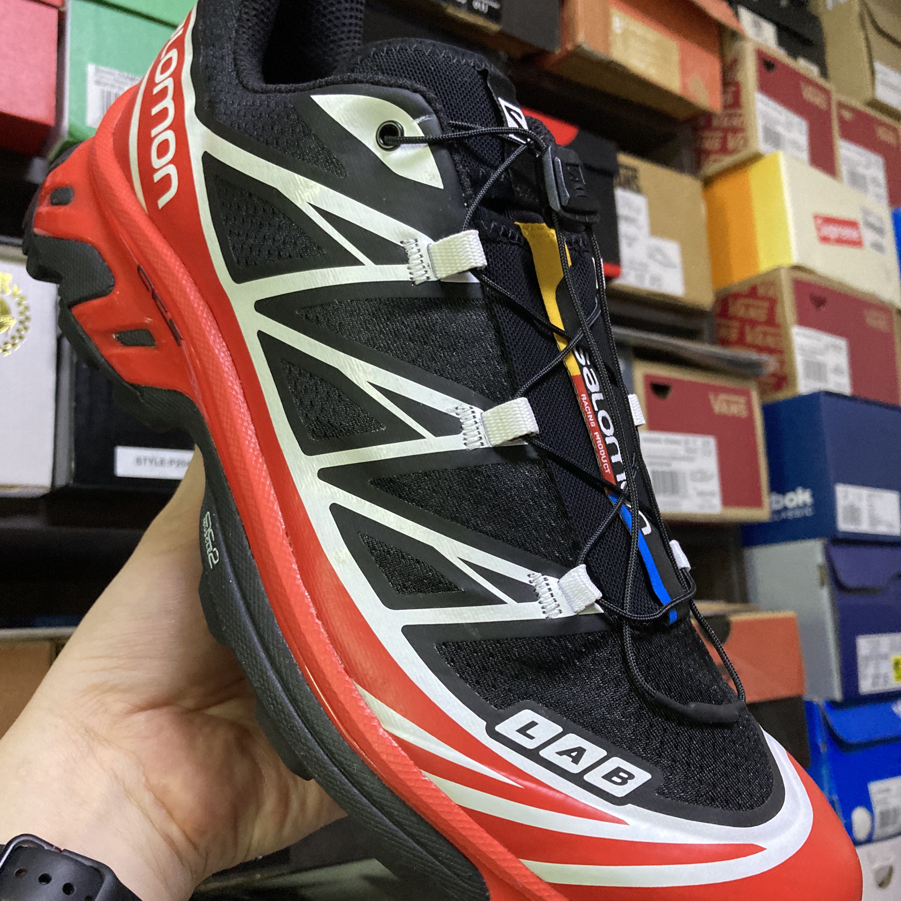 Salomon XT-6 ADV Black Racing Red 착용 스타일 - 1