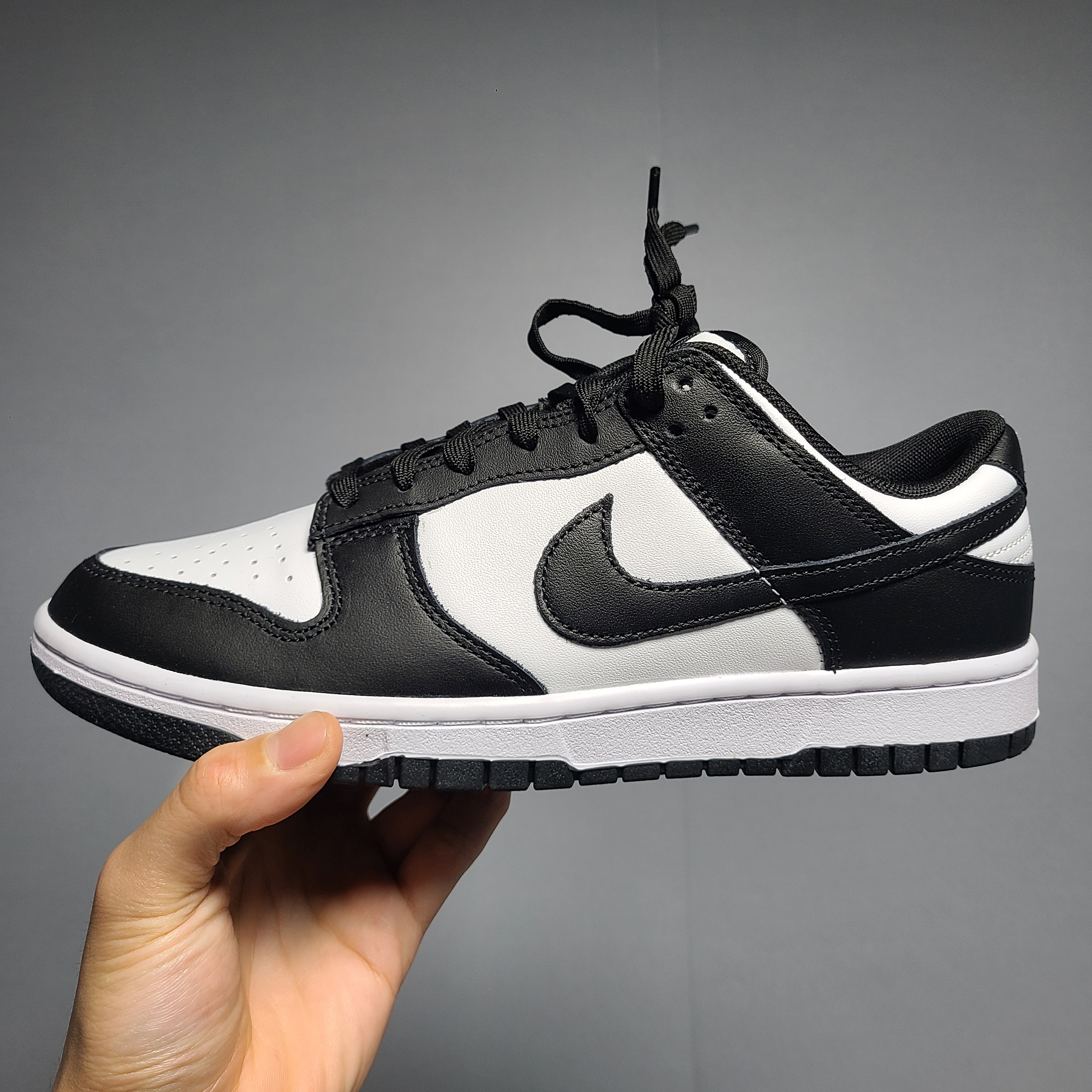 Nike Dunk Low Retro Black 착용 스타일 - 2
