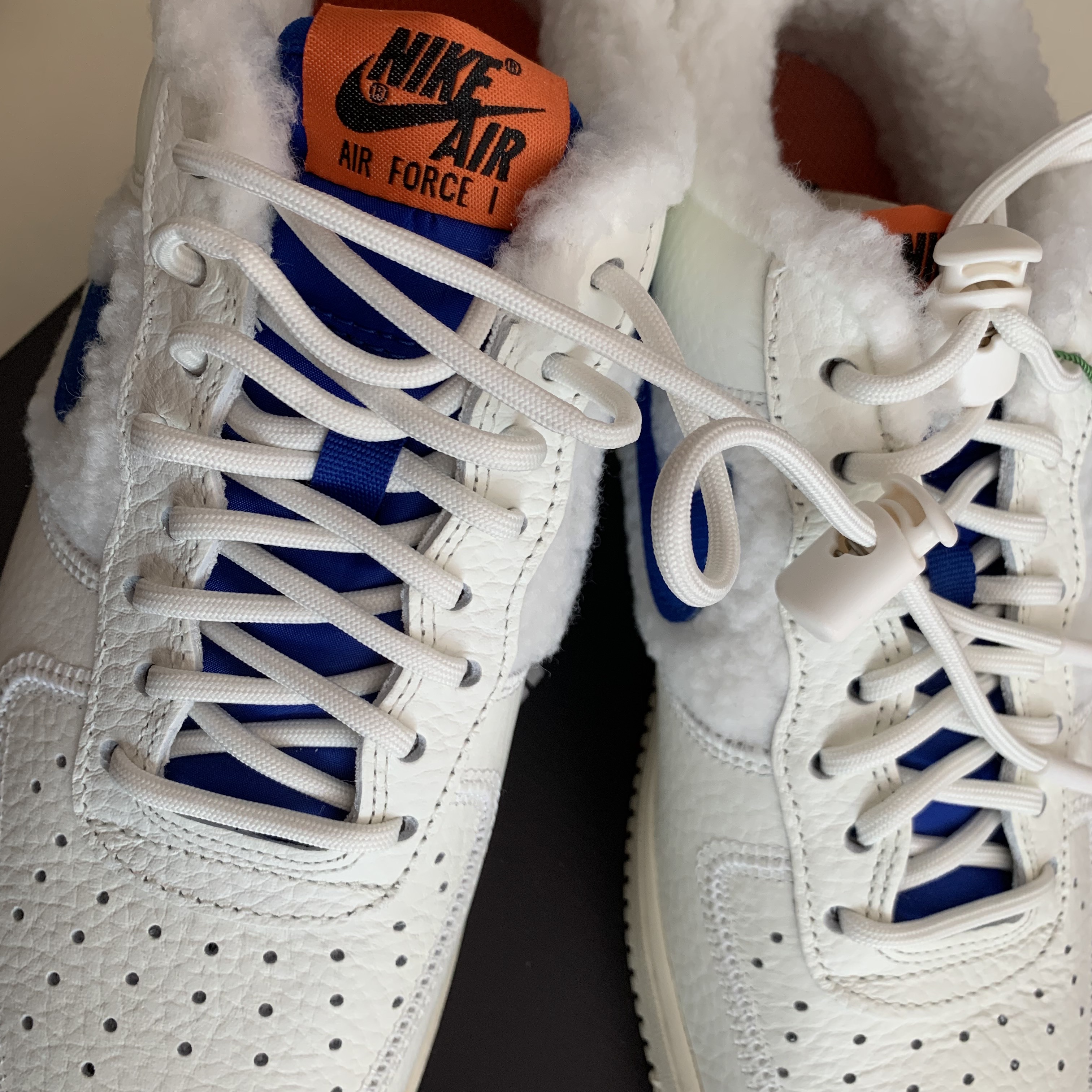 (W) Nike Air Force 1 '07 Sherpa Fleece 착용 스타일 - 4