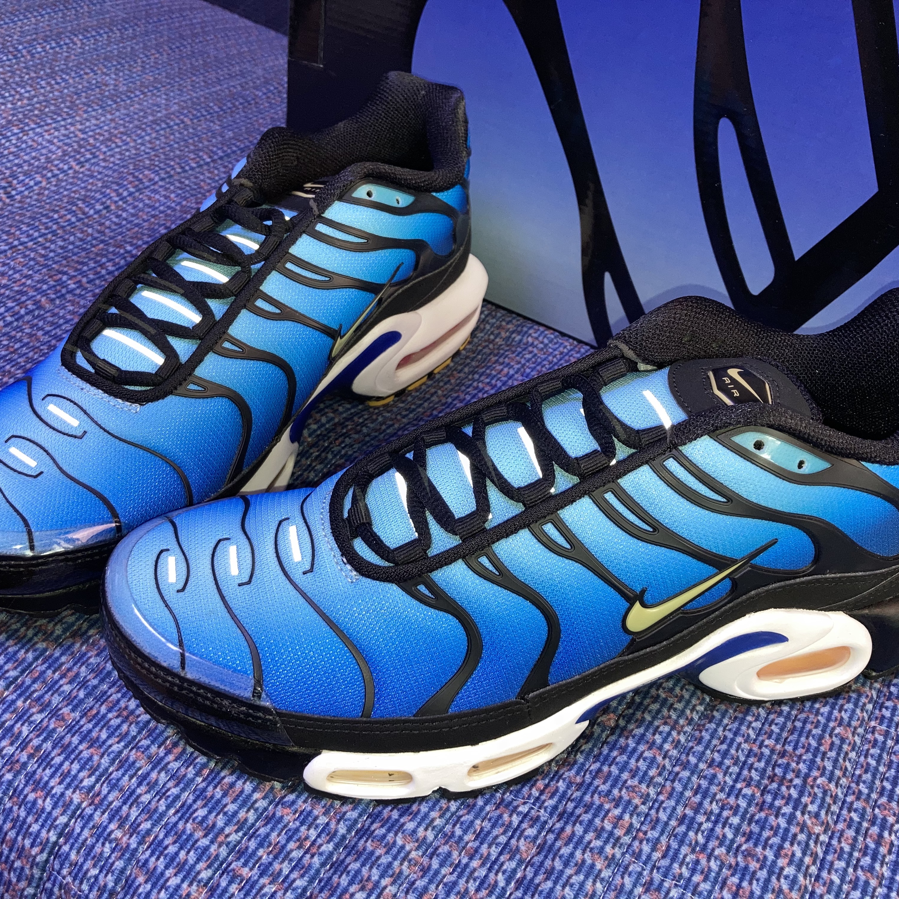 Nike Air Max Plus OG Hyper Blue 2018 착용 스타일 - 4
