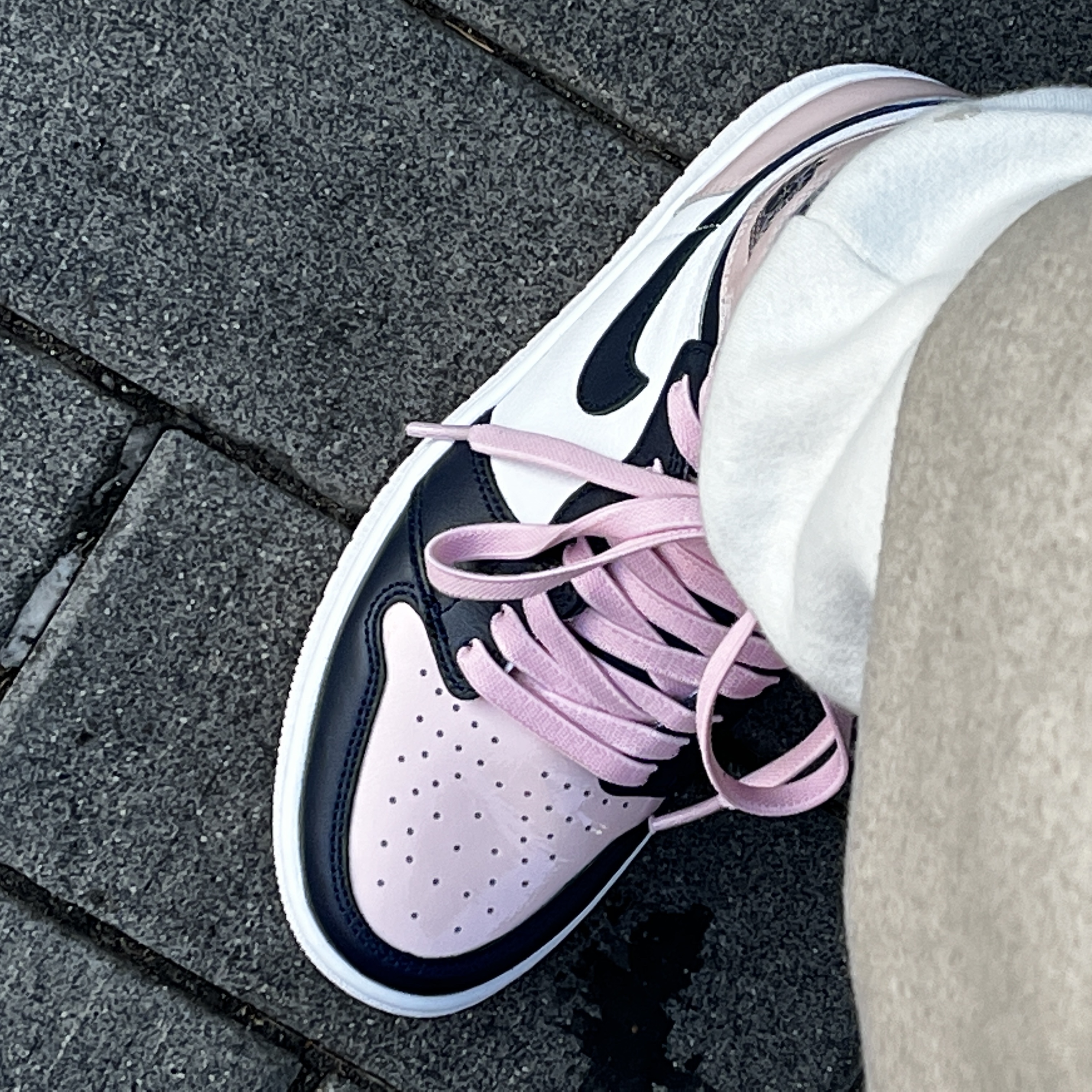 (W) Jordan 1 Retro High OG Atmosphere 착용 스타일 - 1