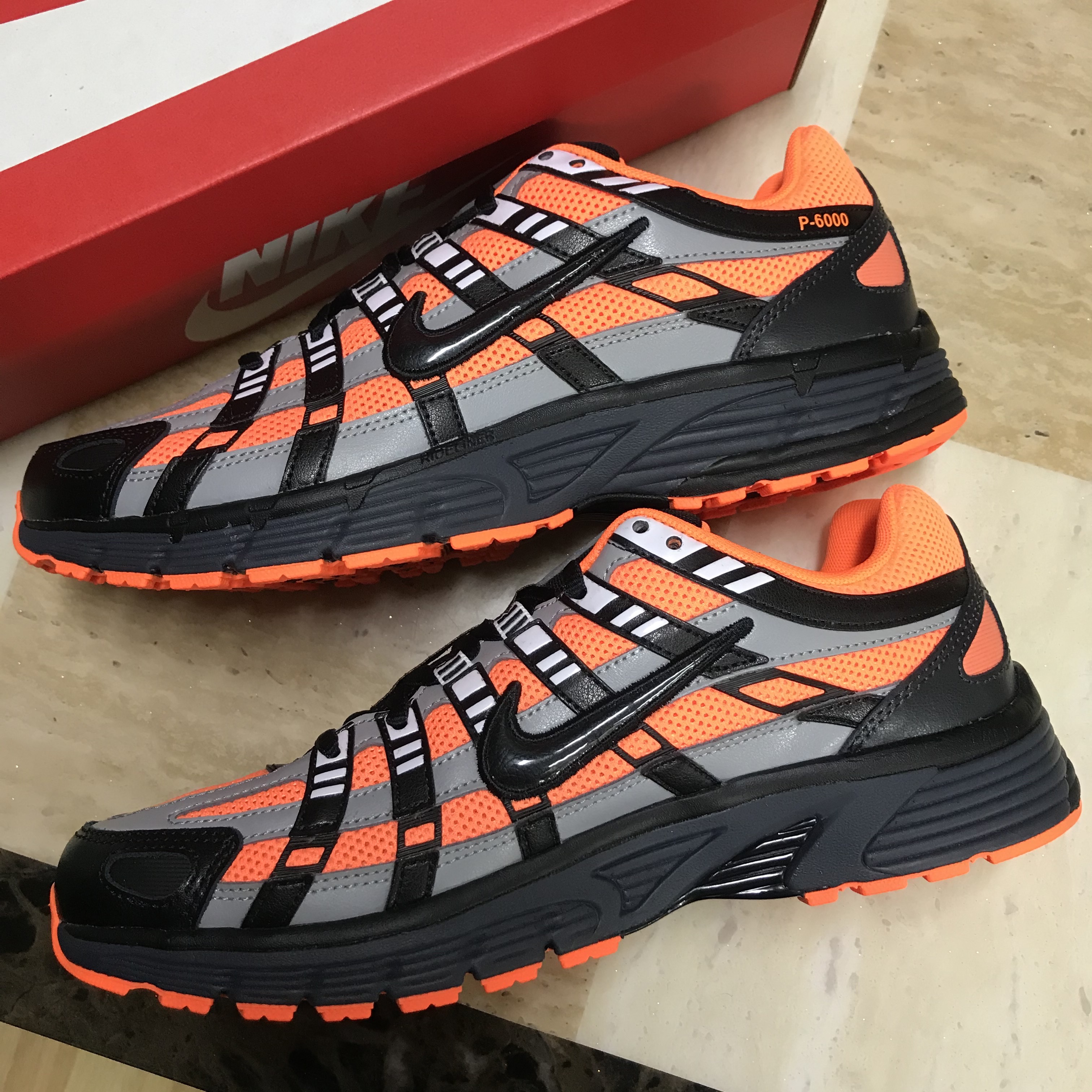 Nike P-6000 Total Orange Black 착용 스타일 - 3