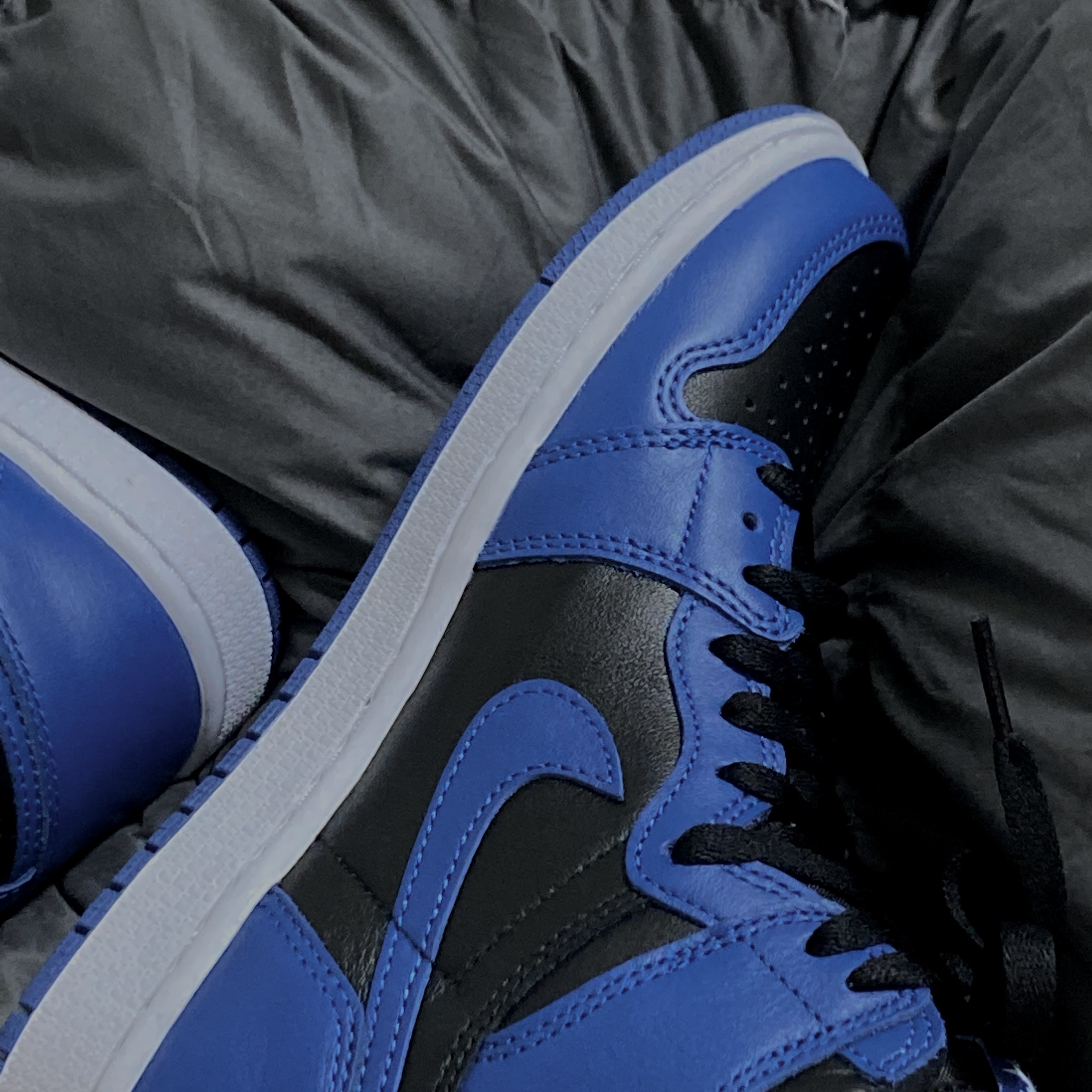Jordan 1 Retro High OG Dark Marina Blue 착용 스타일 - 1