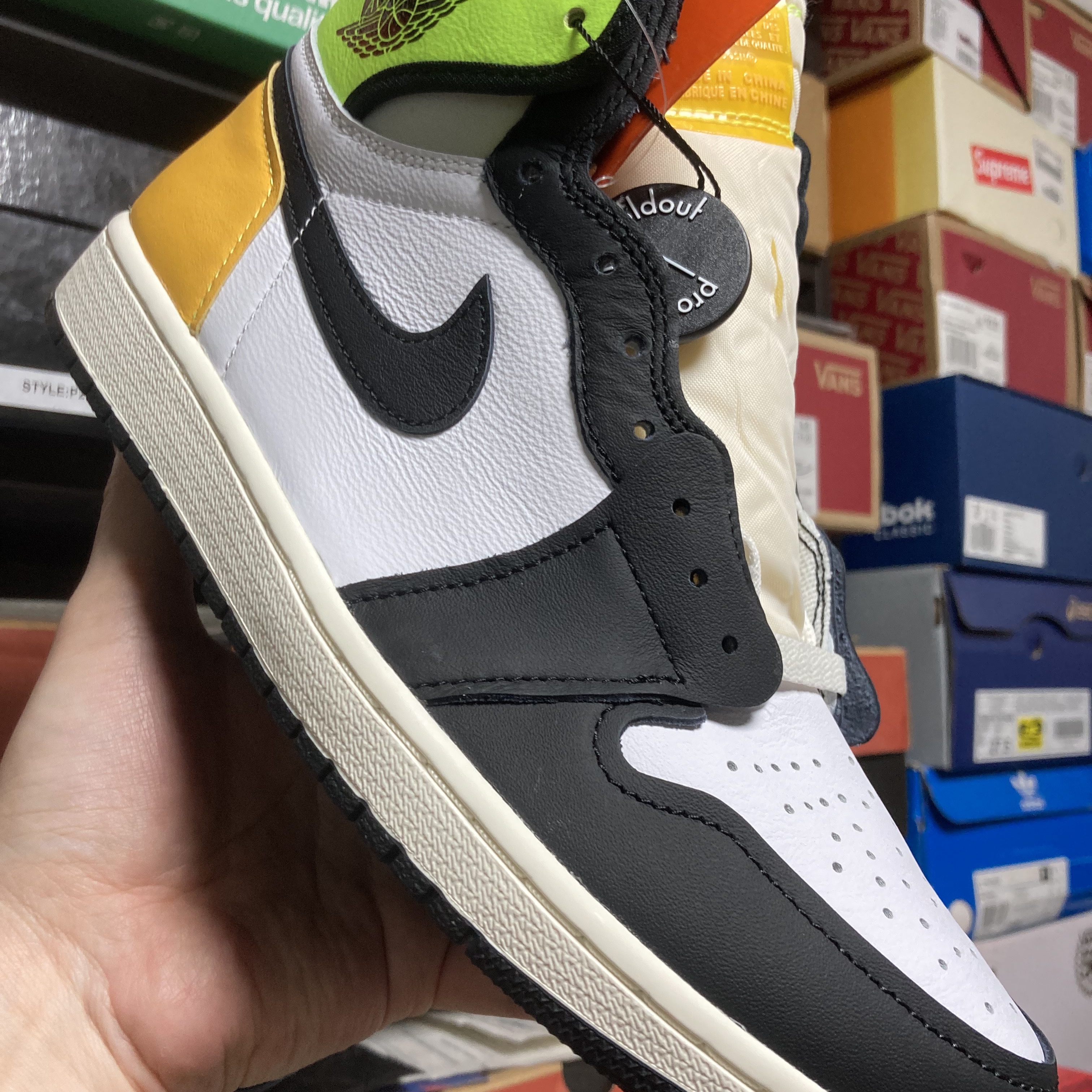 Jordan 1 Retro High OG Volt Gold 착용 스타일 - 1