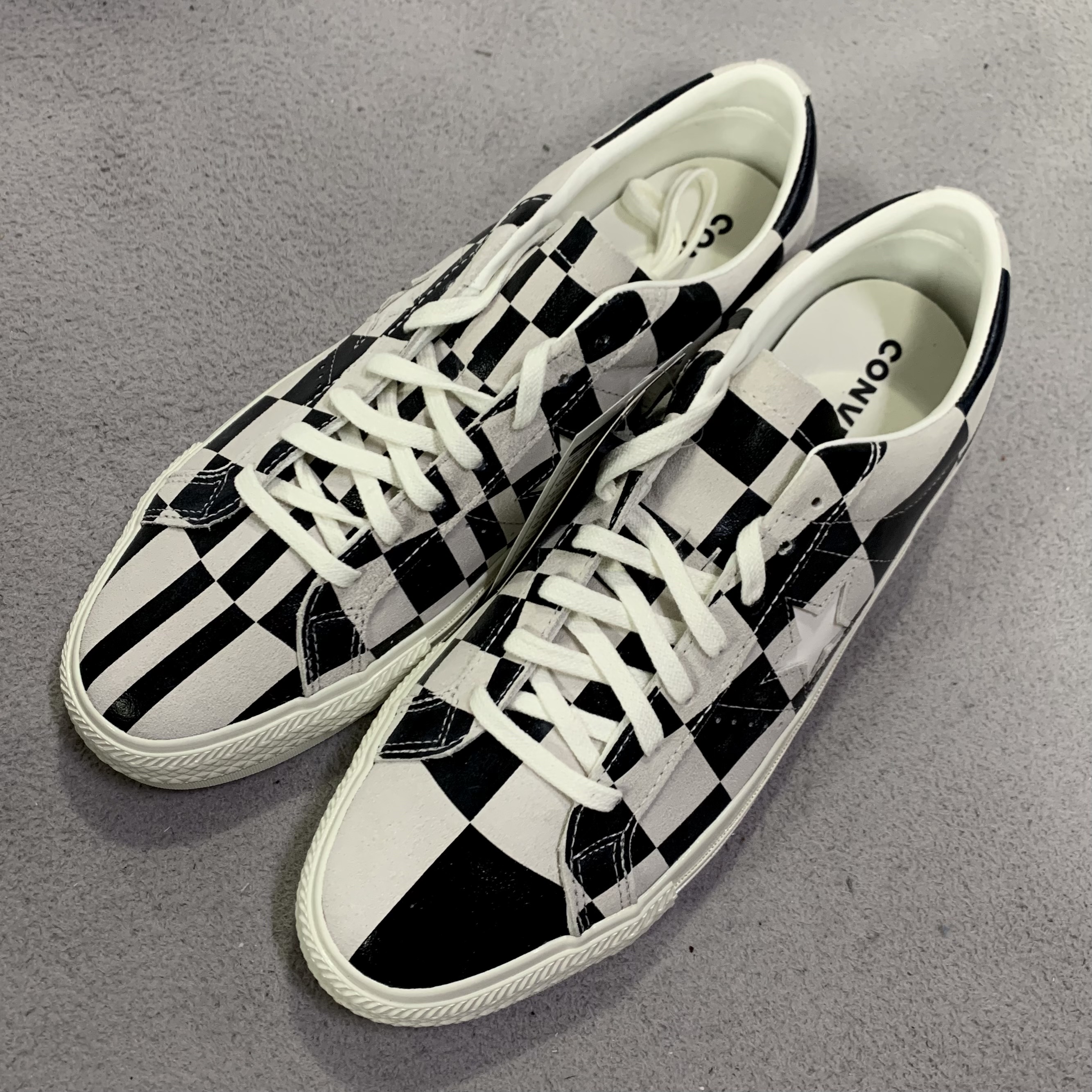Converse One Star Ox Blocked White Black 착용 스타일